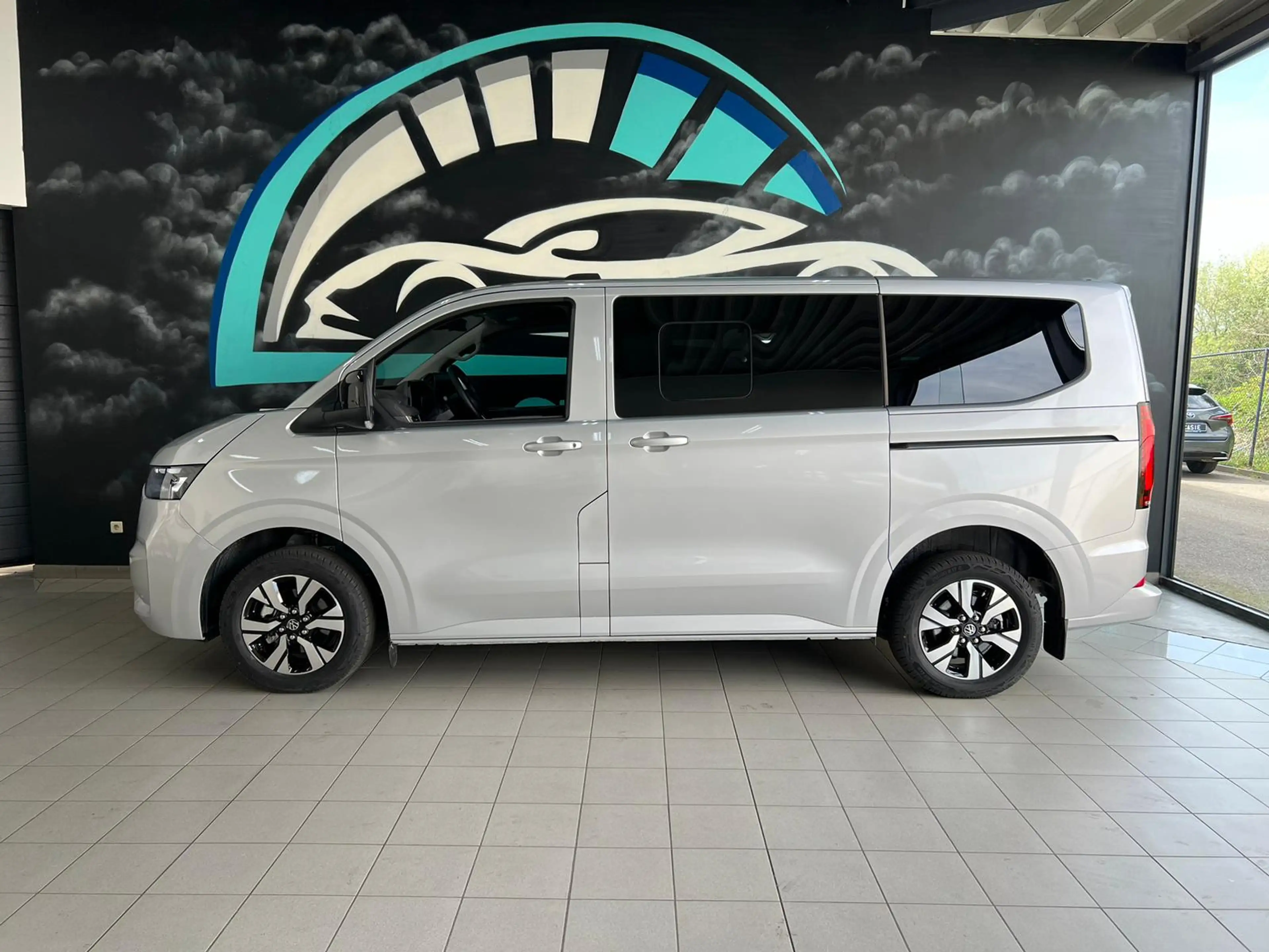 Volkswagen T7 Caravelle E-Caravelle — photo 10