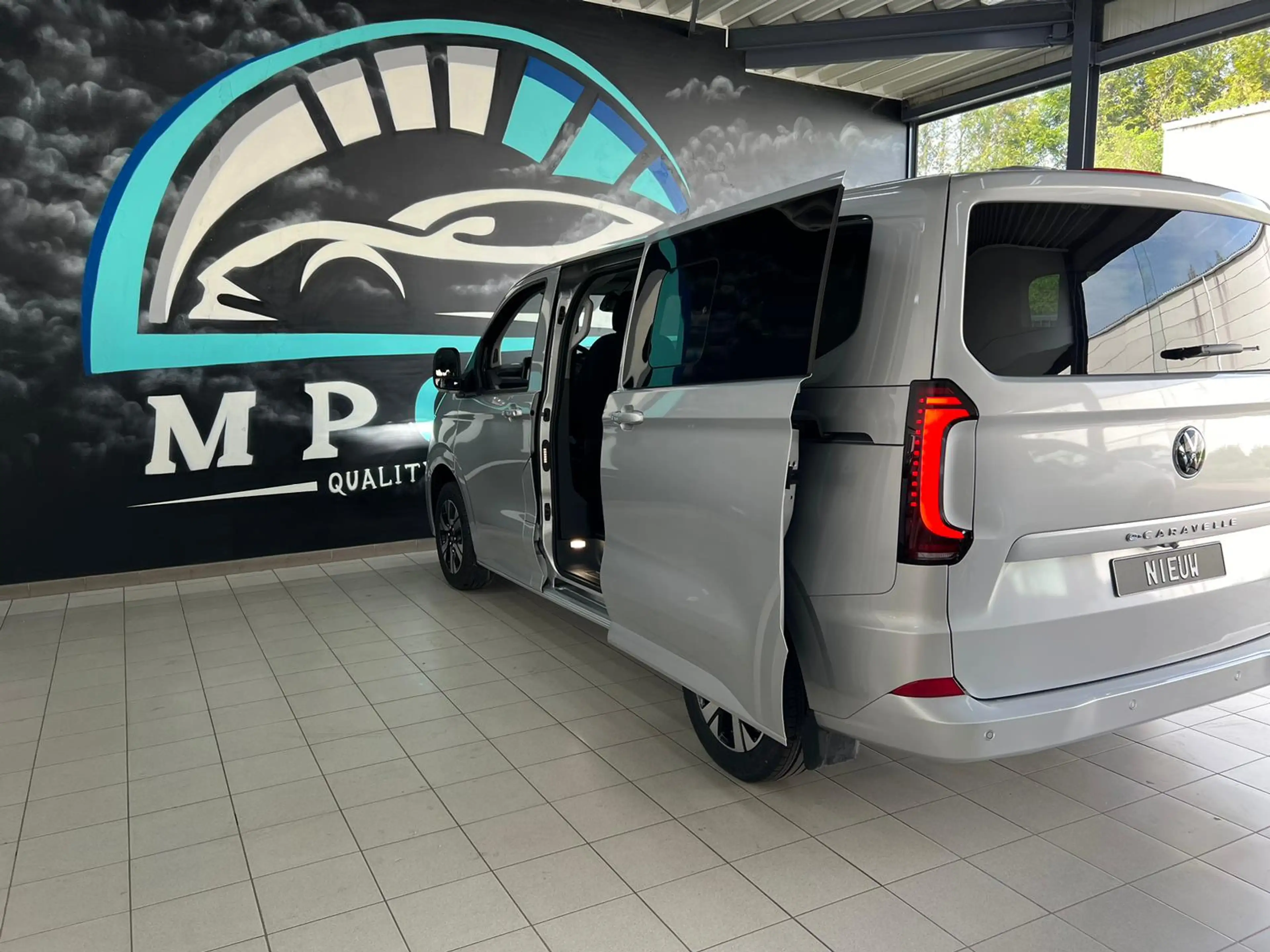 Volkswagen T7 Caravelle E-Caravelle — photo 9