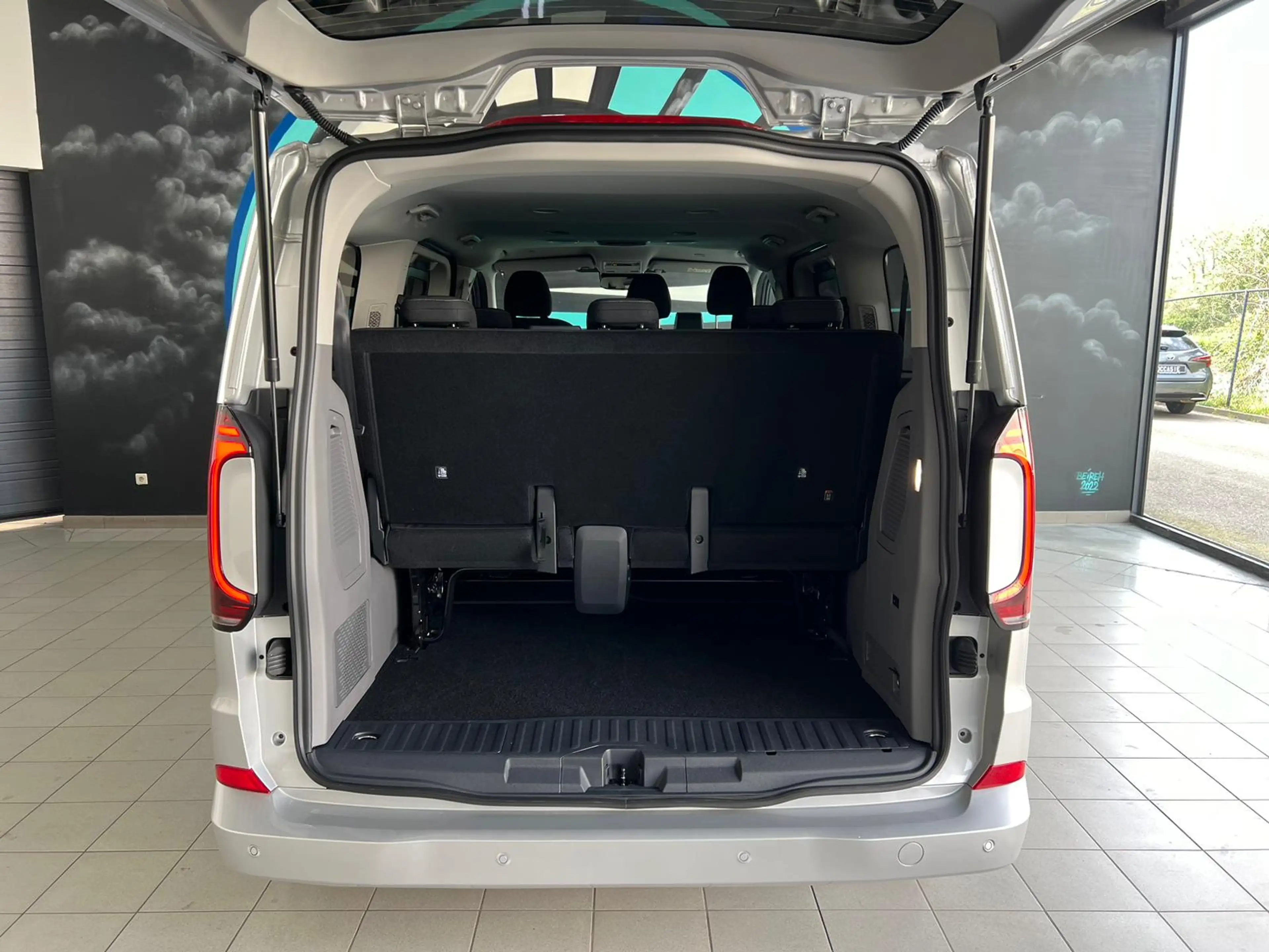 Volkswagen T7 Caravelle E-Caravelle — photo 7