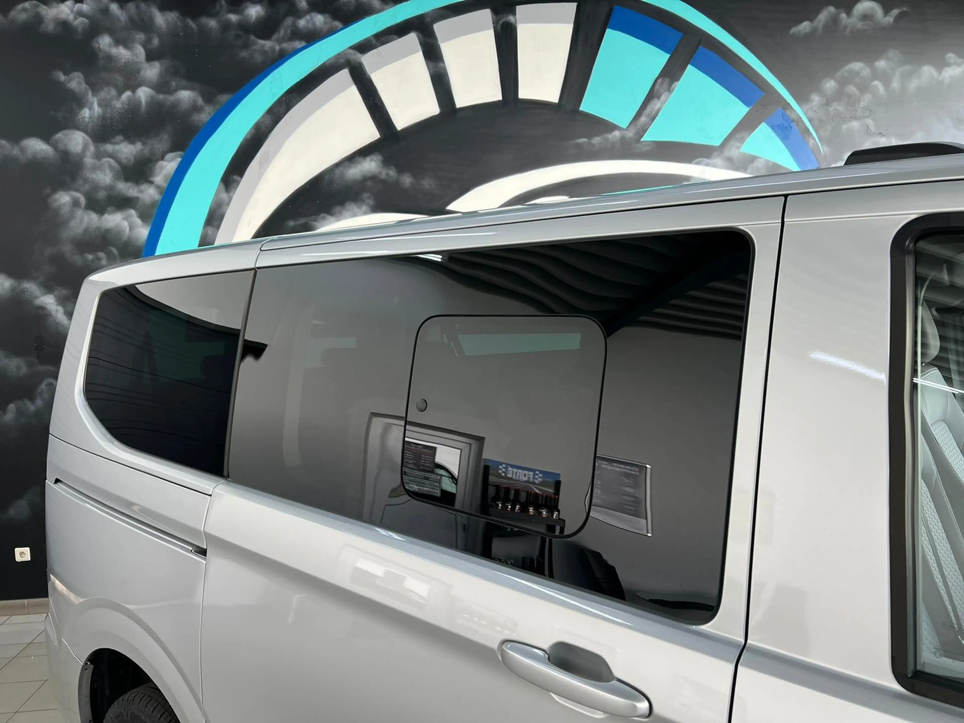 Volkswagen T7 Caravelle E-Caravelle — photo 15
