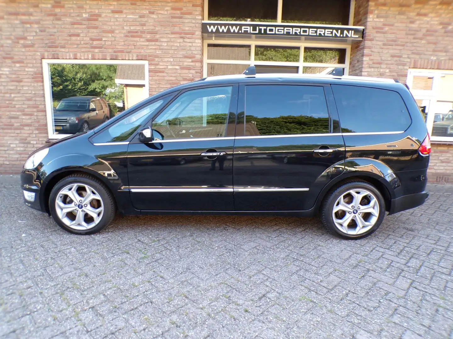 Ford Galaxy 2.0 TDCi Lease Titanium Airco / Navi / 7 Persoons Zwart - 2