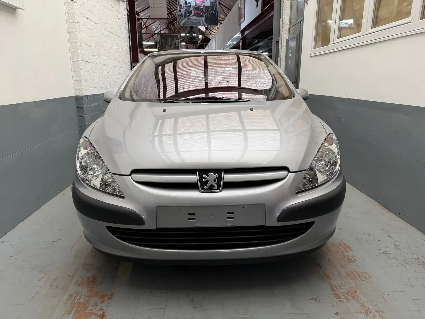 Peugeot 307 1.6i *** 7822 km *** reel carnet entretien complet Gris - 2