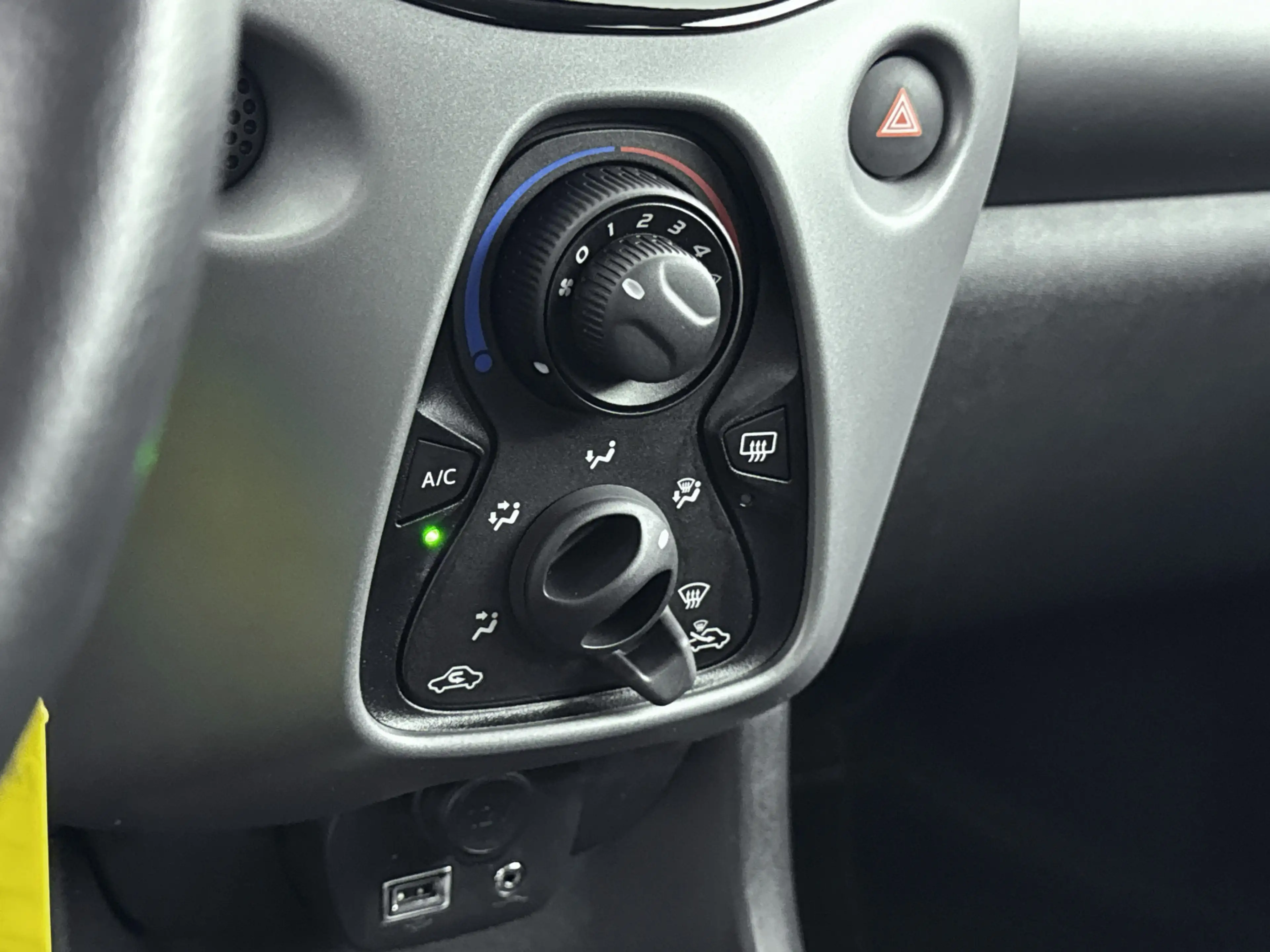 Toyota Aygo 1.0 VVT-i x-play | BTW voertuig | Dealer onderhoud — photo 10