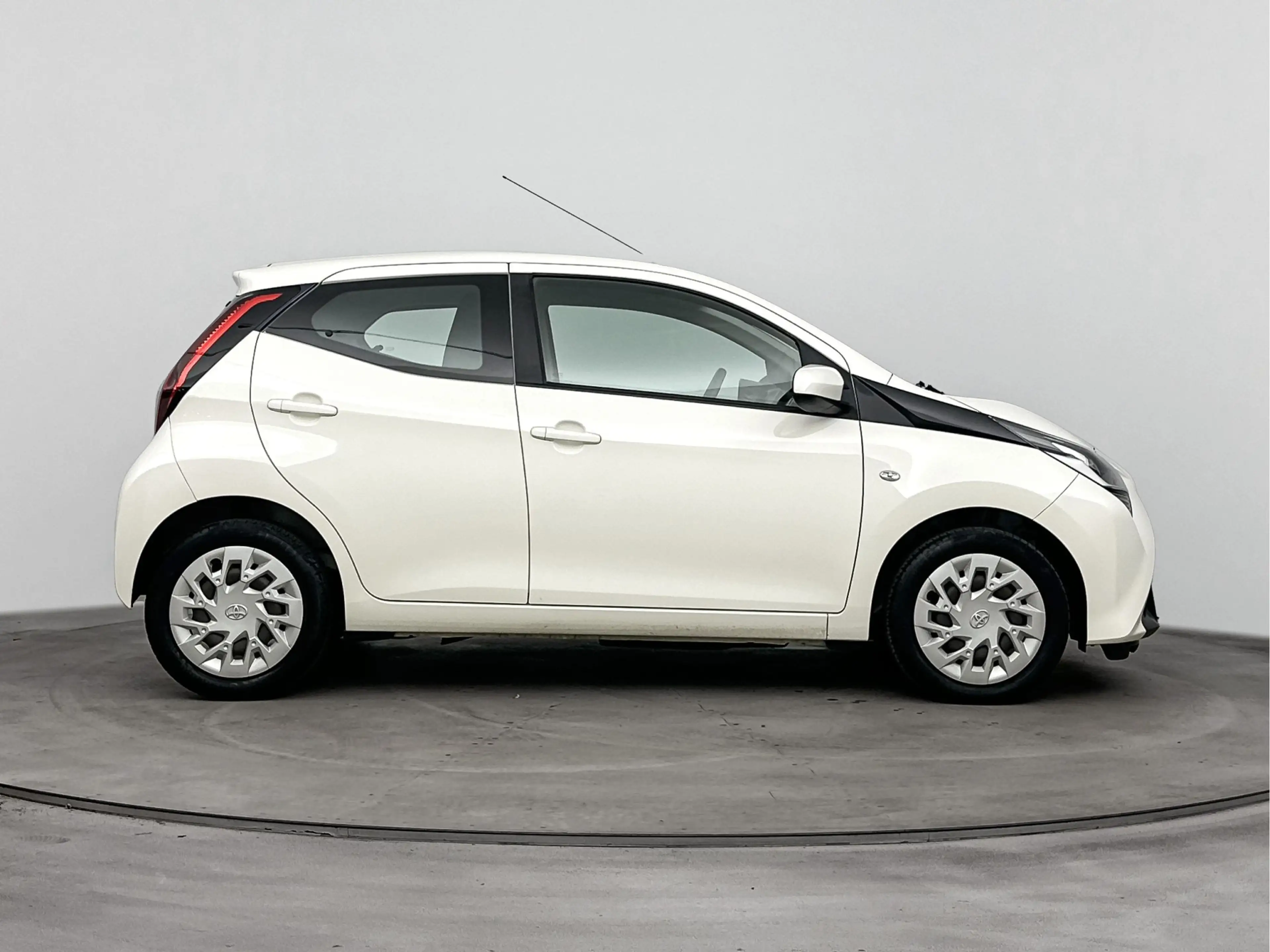 Toyota Aygo 1.0 VVT-i x-play | BTW voertuig | Dealer onderhoud — photo 12