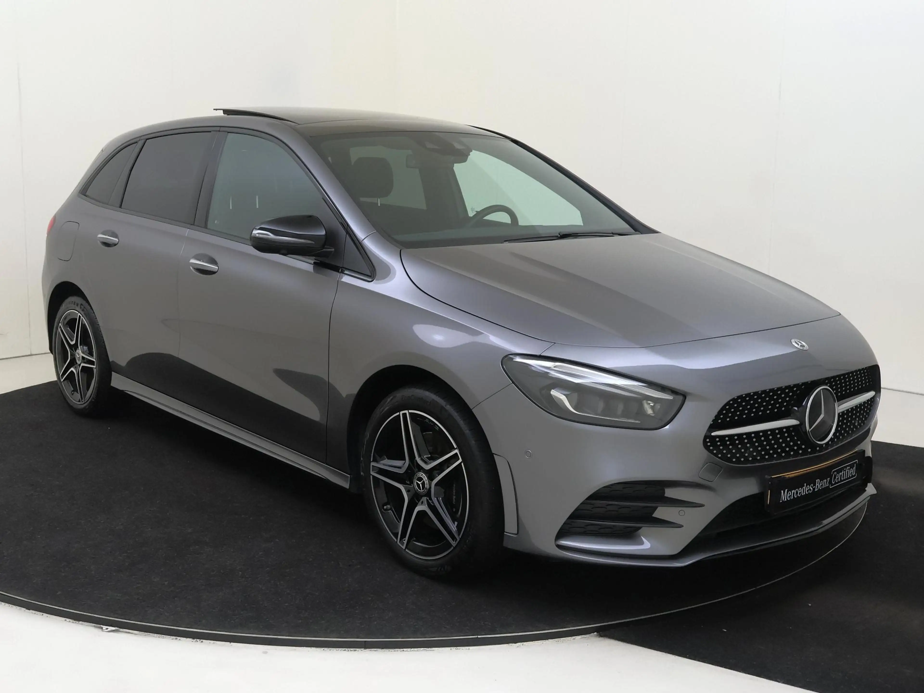 Mercedes-Benz B 250 250e Business Solution AMG-Line / Panaroma-dak / N — photo 2