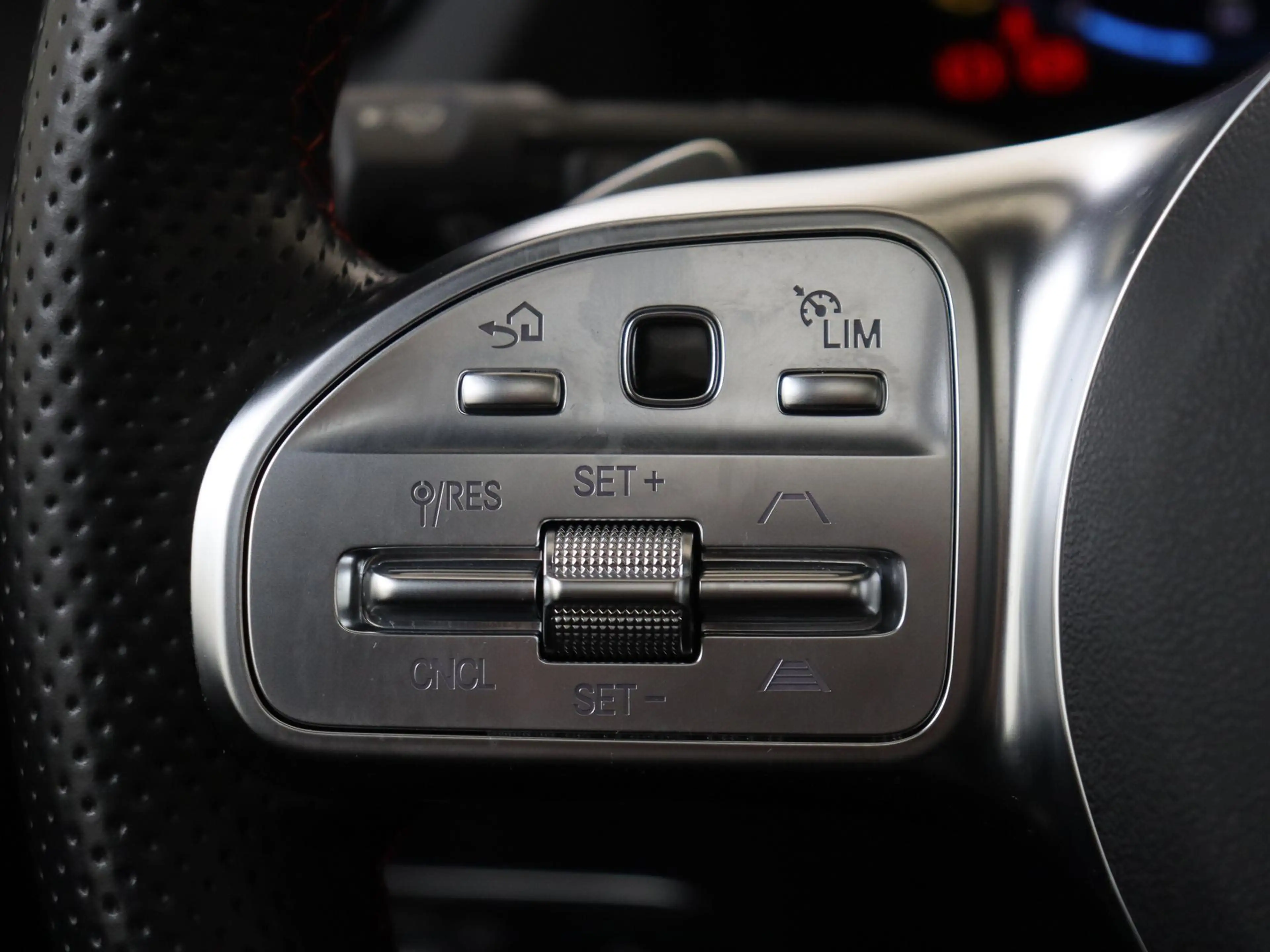 Mercedes-Benz B 250 250e Business Solution AMG-Line / Panaroma-dak / N — photo 13