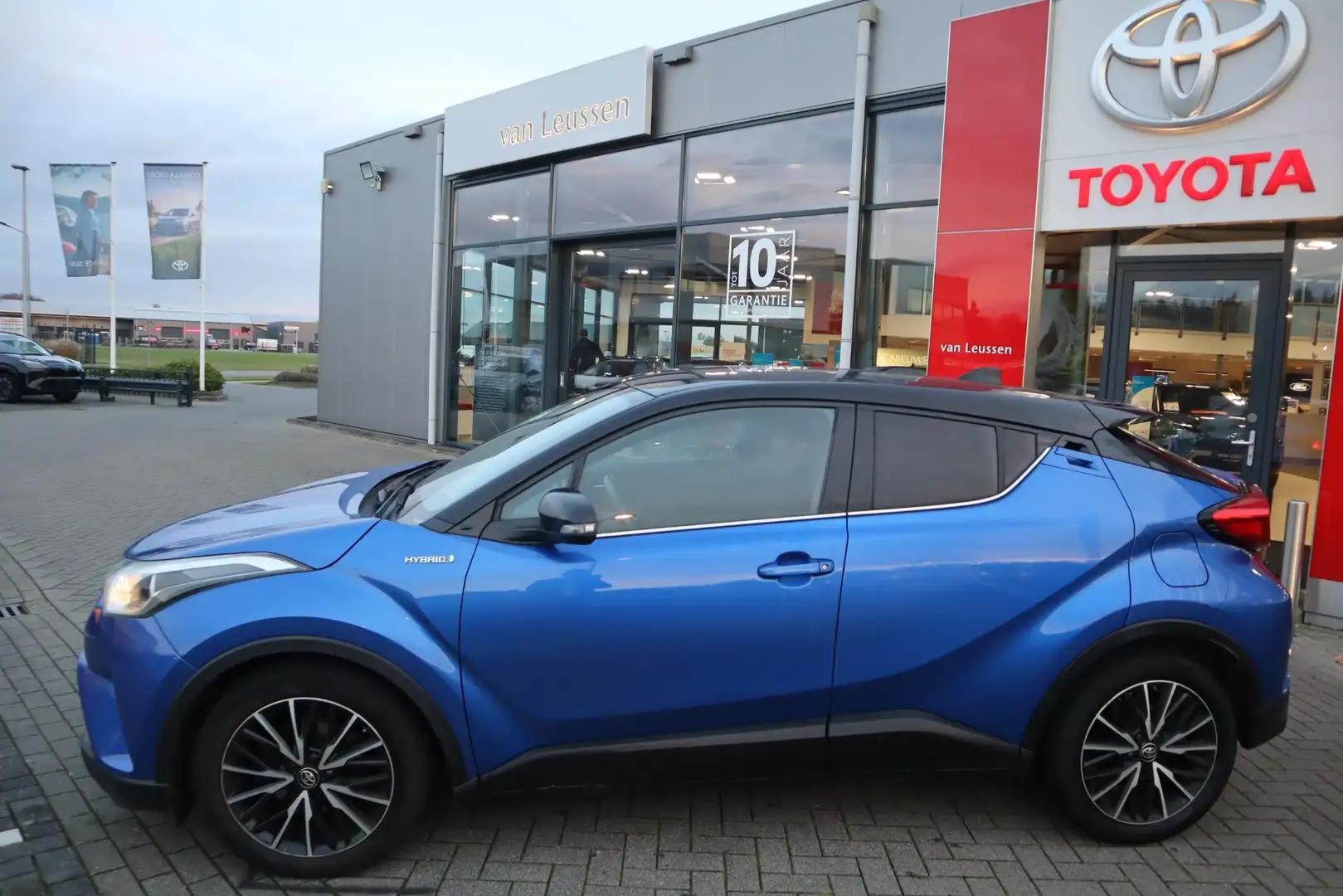 Toyota C-HR 1.8 HYBRID BI-TONE STANDKACHEL STOELVERW. KEYLESS Blauw - 2