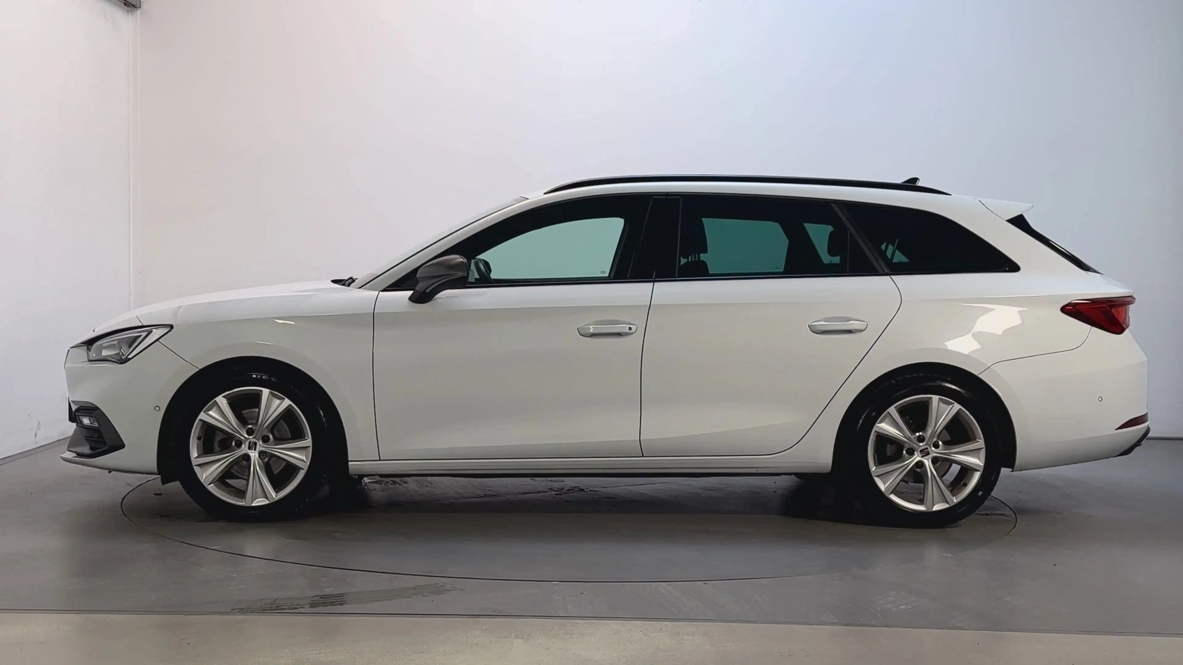 SEAT Leon Sportstourer 1.0 TSI FR Business Intense Camera Sf — photo 14