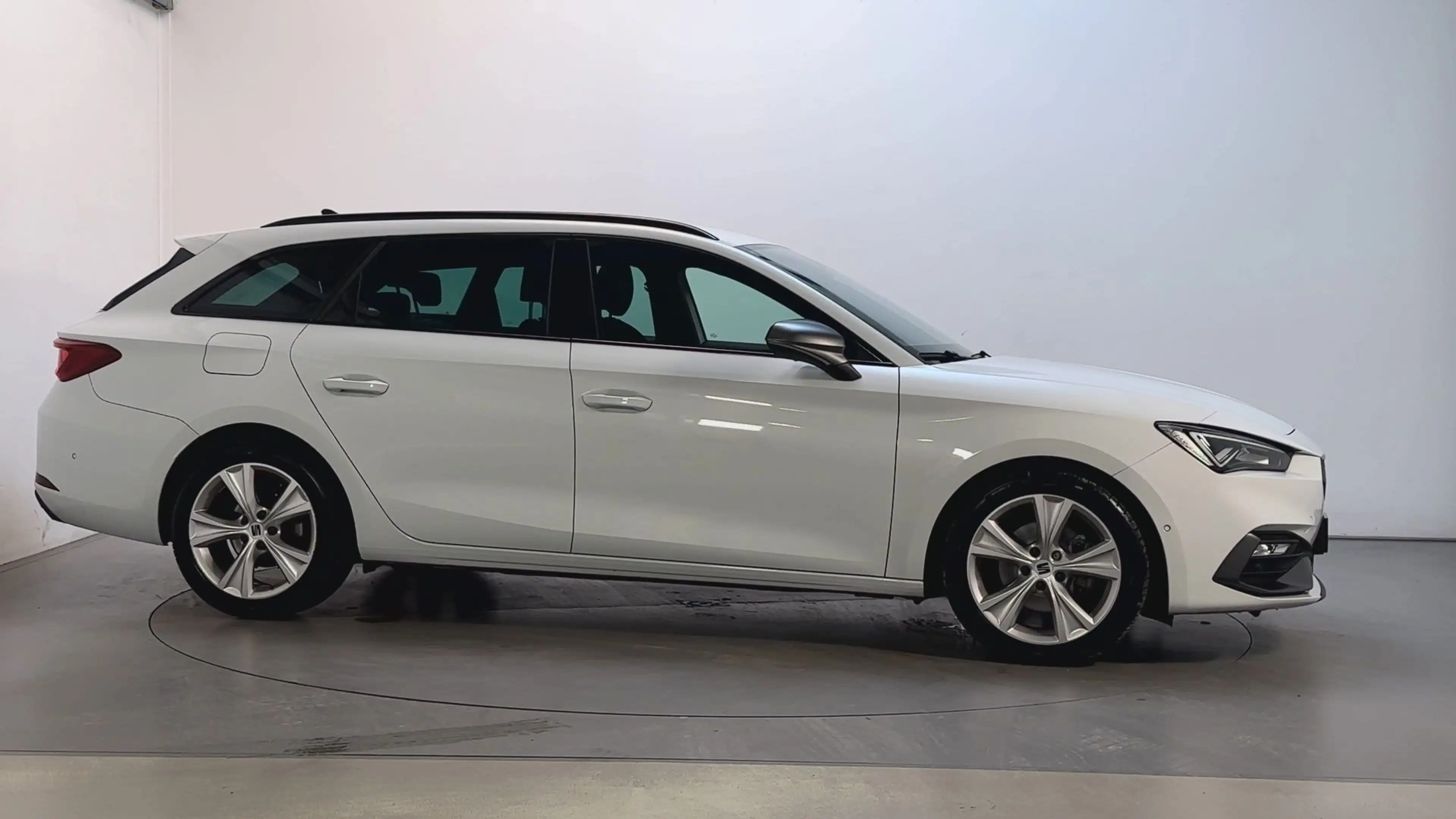 SEAT Leon Sportstourer 1.0 TSI FR Business Intense Camera Sf — photo 12