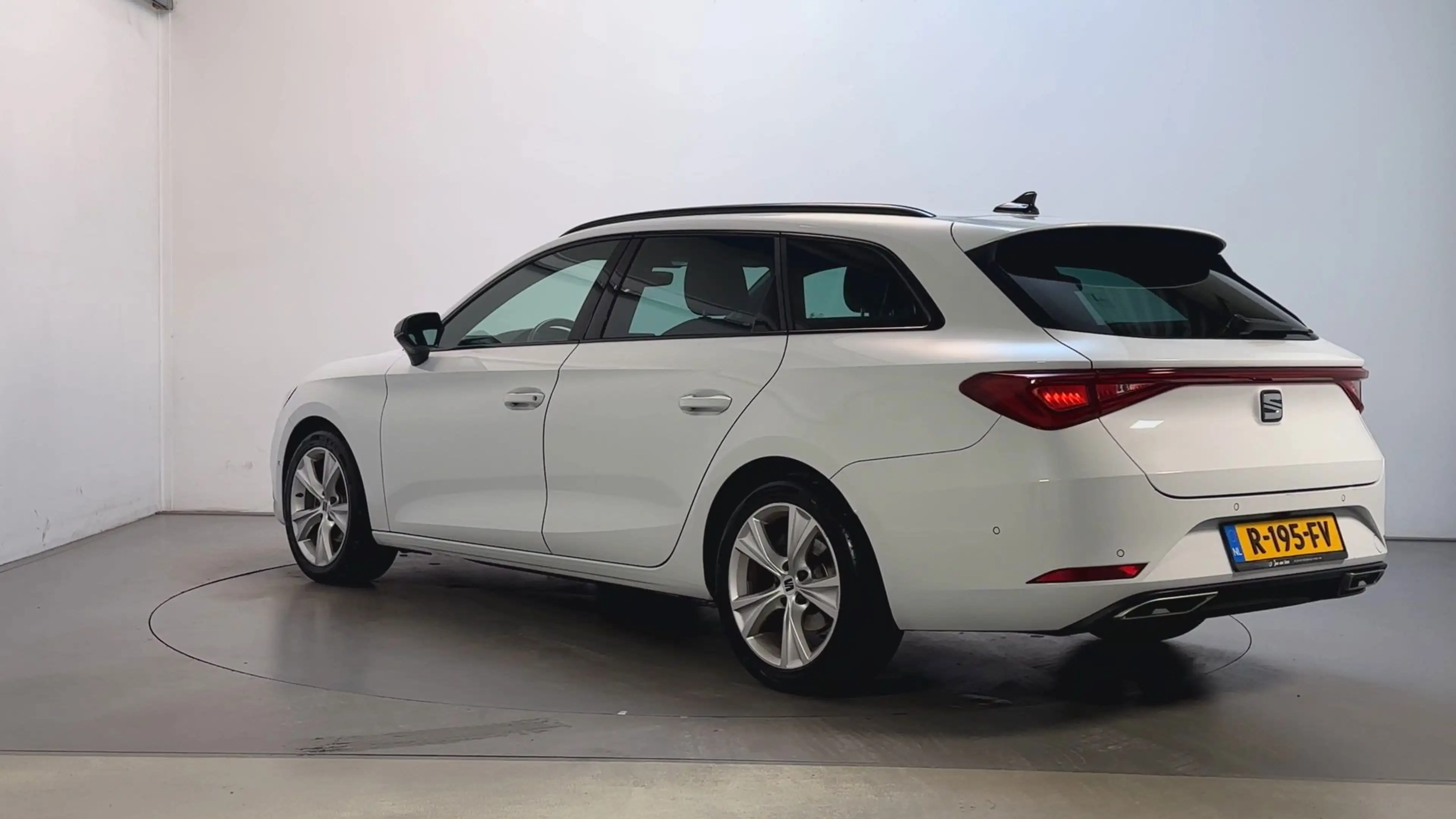 SEAT Leon Sportstourer 1.0 TSI FR Business Intense Camera Sf — photo 6