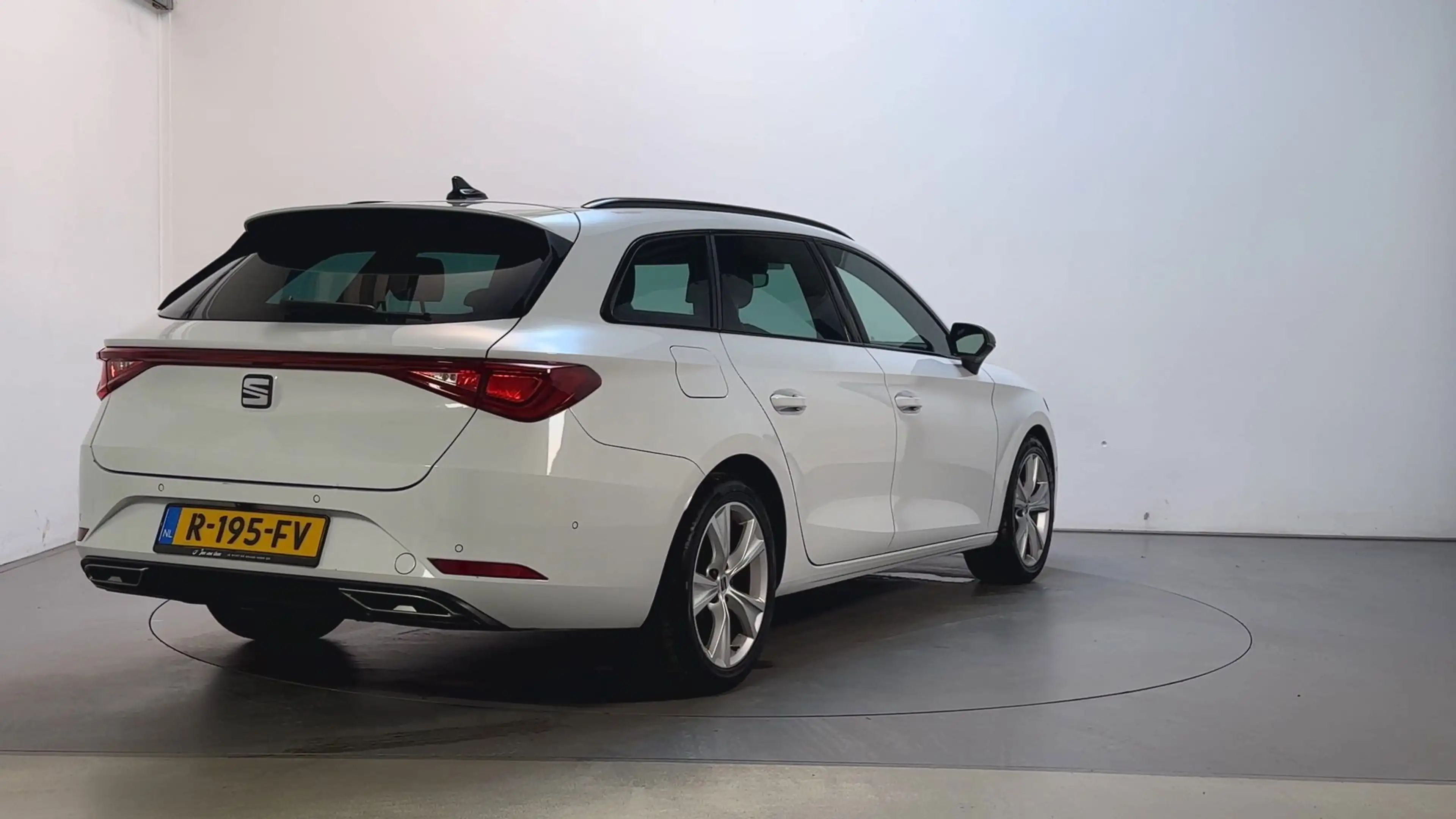 SEAT Leon Sportstourer 1.0 TSI FR Business Intense Camera Sf — photo 3