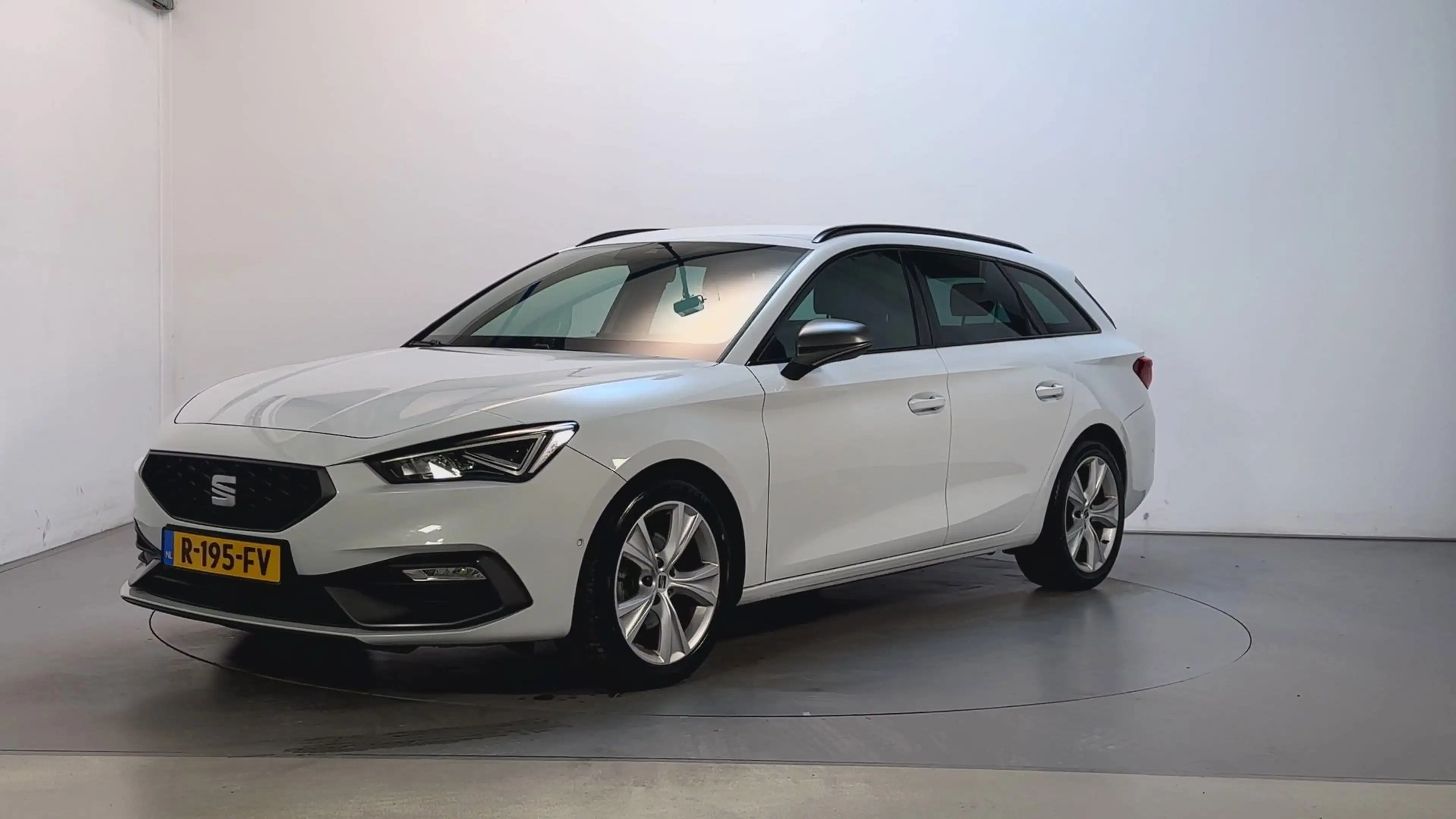 SEAT Leon Sportstourer 1.0 TSI FR Business Intense Camera Sf — photo 8