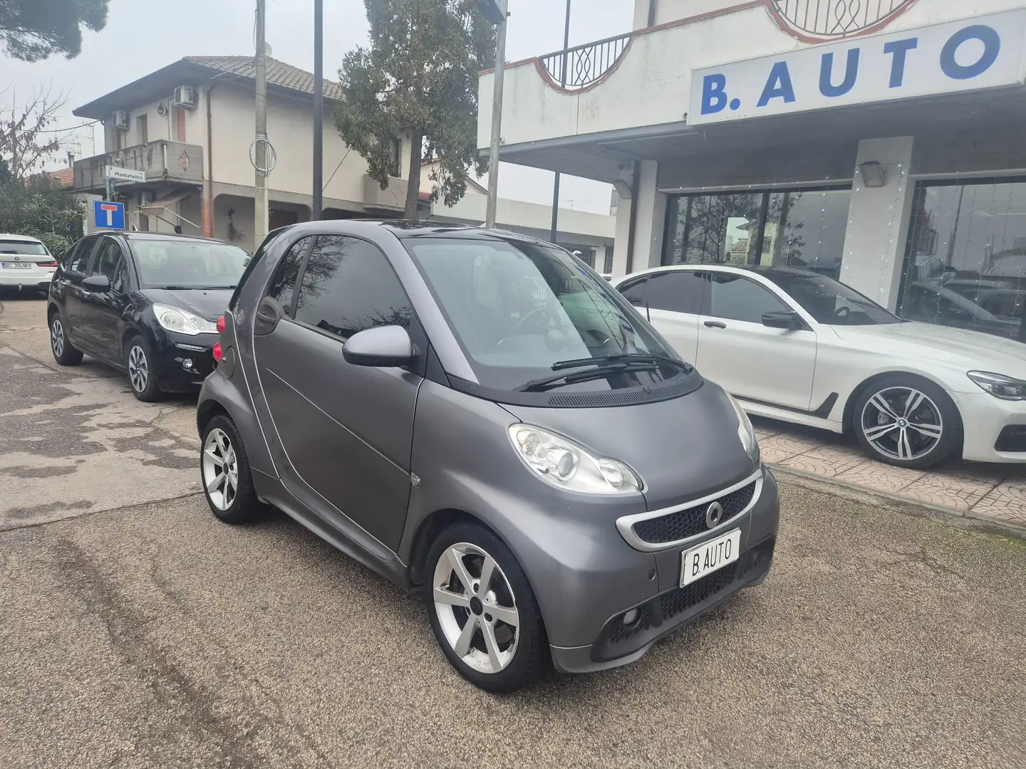smart forTwo Fortwo II  1.0 mhd Special One Plus 71cv Grigio - 2