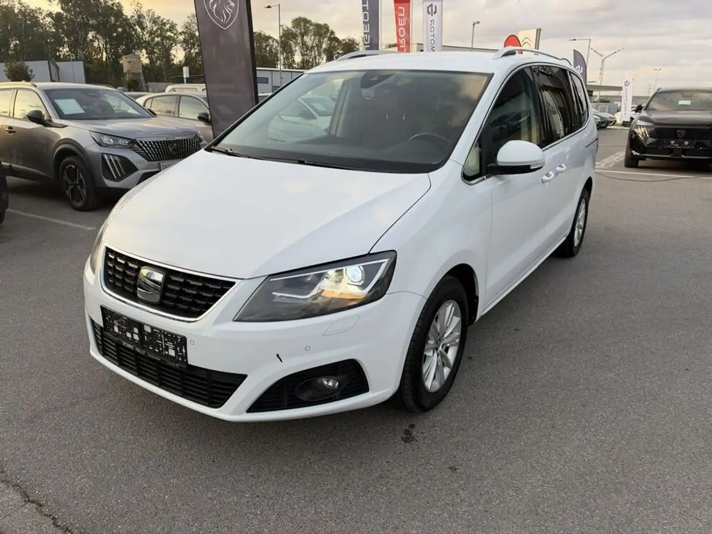 SEAT Alhambra Executive Weiß - 1