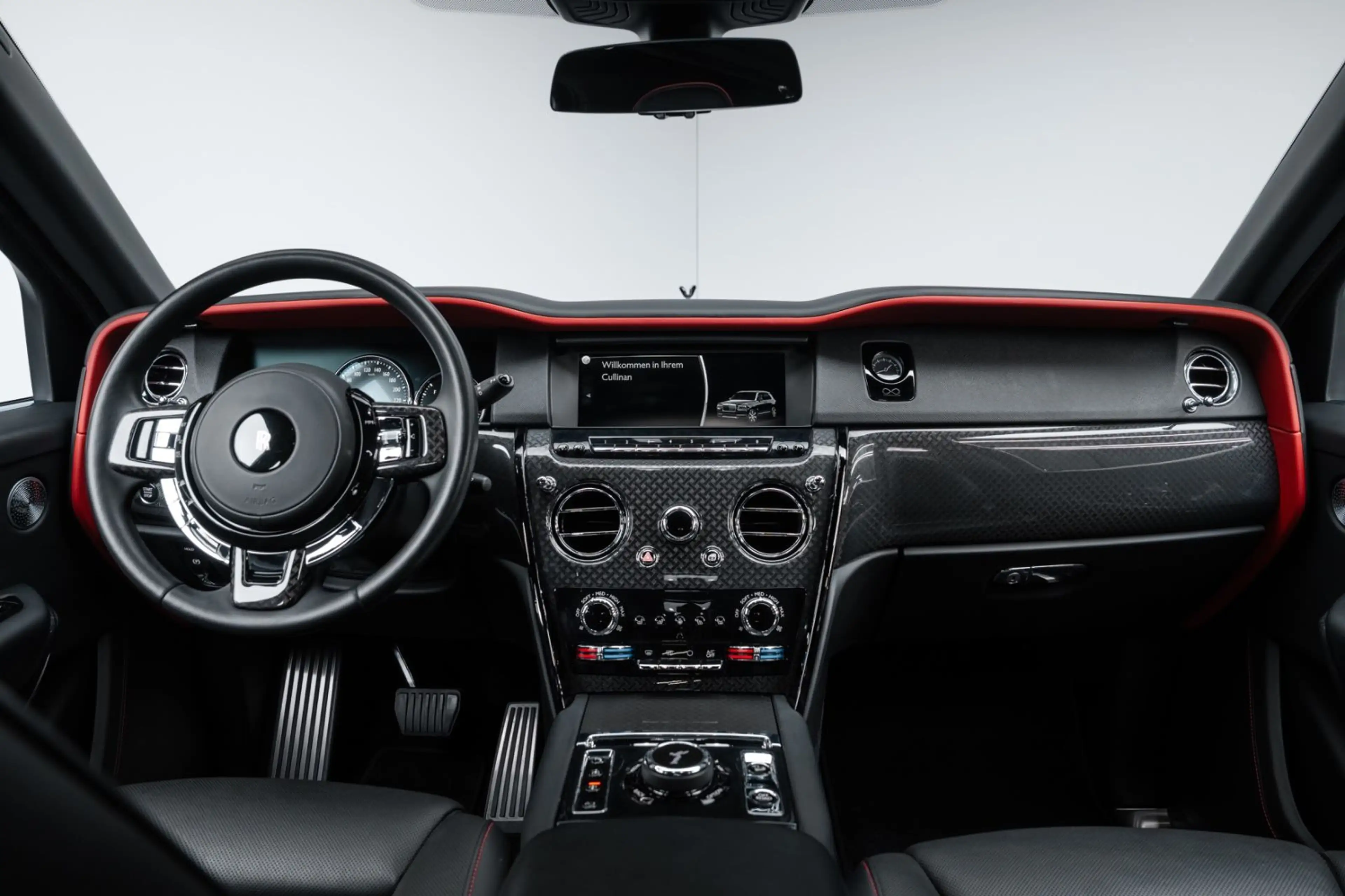 Rolls-Royce Cullinan Black Badge BESPOKE AUDIO/PANO — photo 8