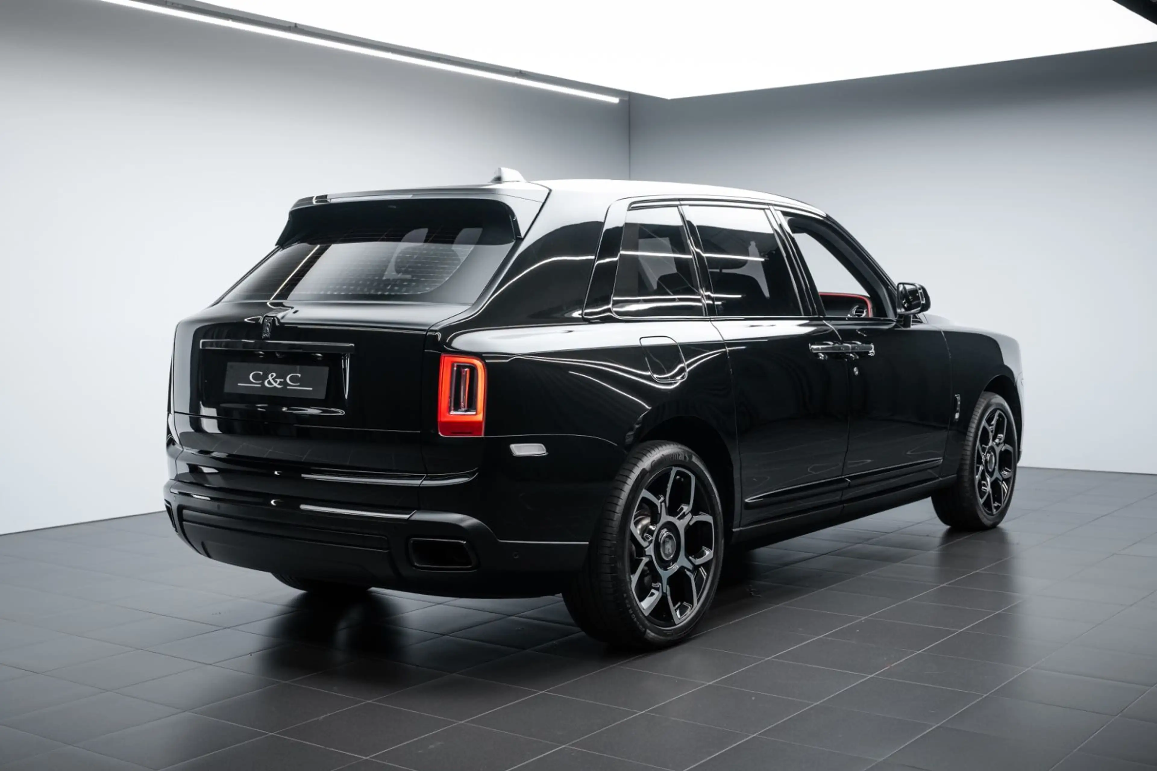 Rolls-Royce Cullinan Black Badge BESPOKE AUDIO/PANO — photo 3