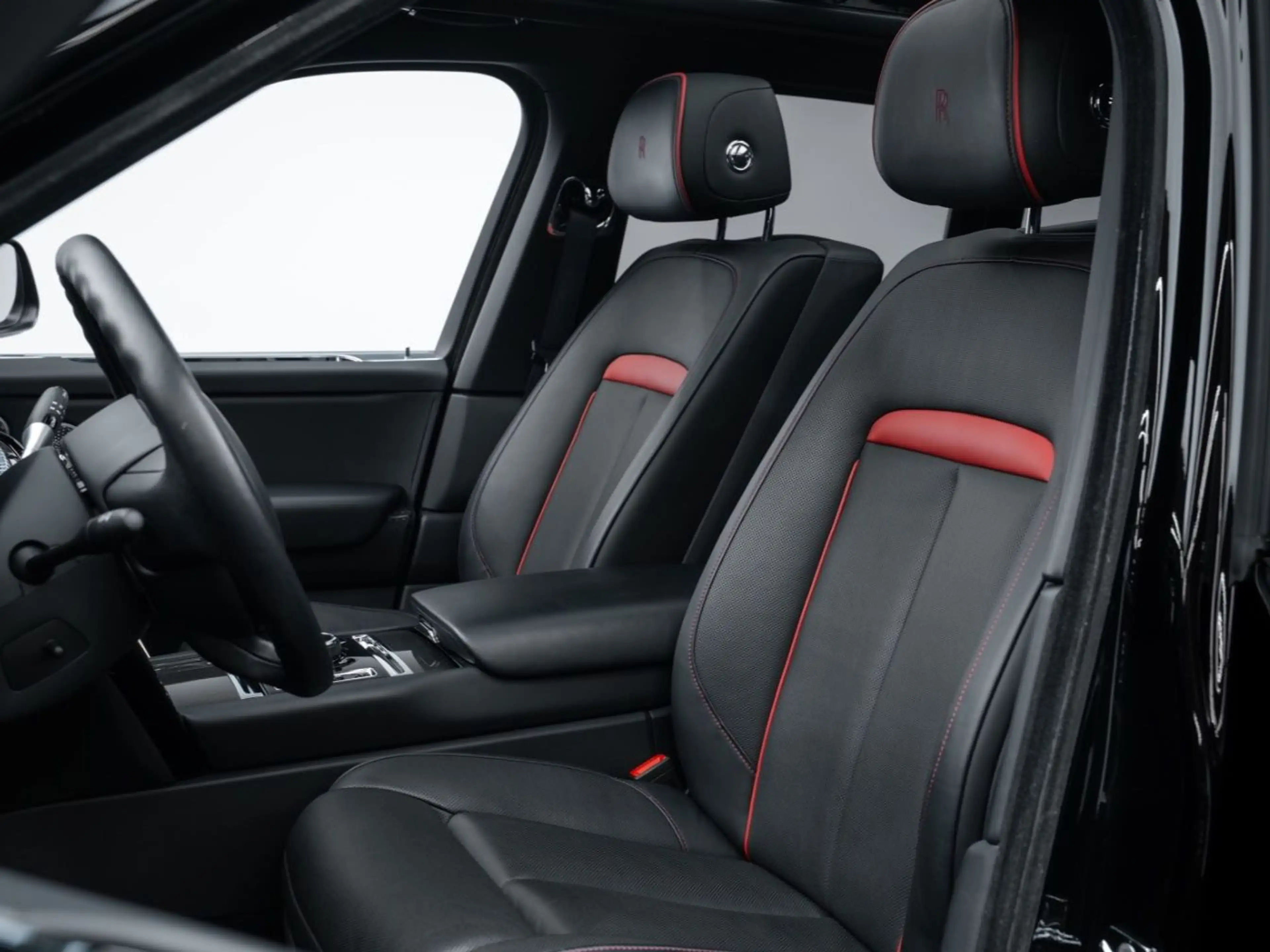 Rolls-Royce Cullinan Black Badge BESPOKE AUDIO/PANO — photo 10