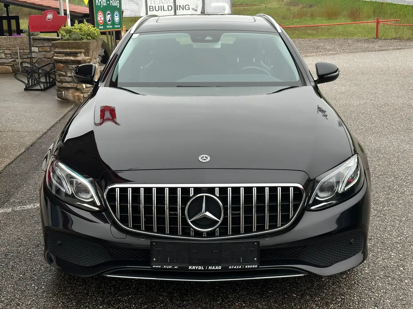 Mercedes-Benz E 350 E 350 d T 4MATIC Aut. Schwarz - 2