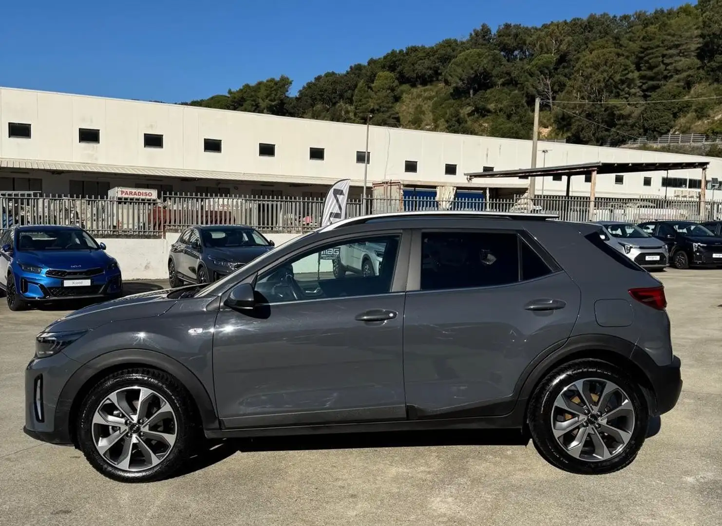 Kia Stonic IN ArrivoStonic 1.0 T-gdi mhev Style s/Design Pack Gris - 2