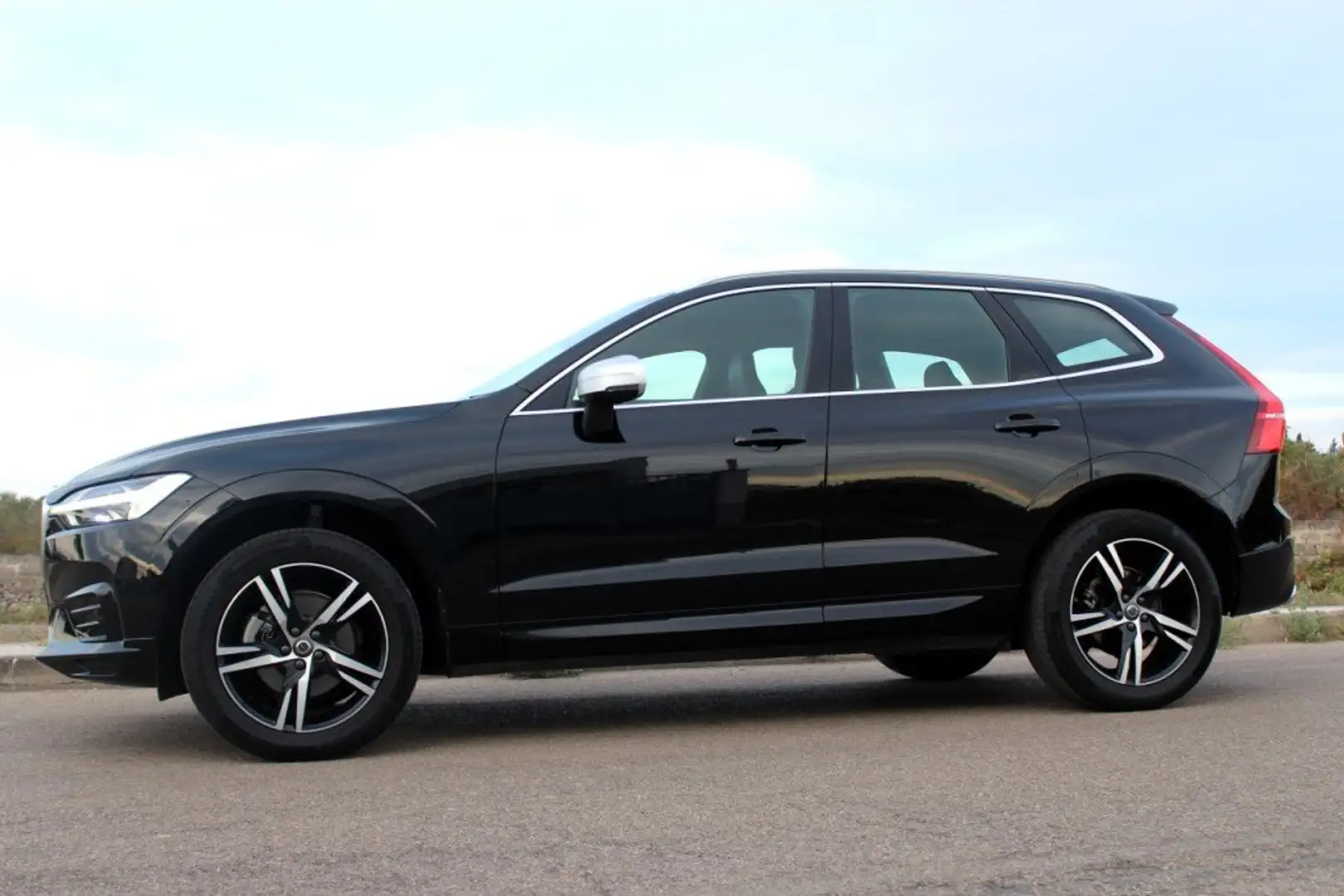 Volvo XC60 D4 Aut. R-Design *SOLI 67.000 KM Nero - 2