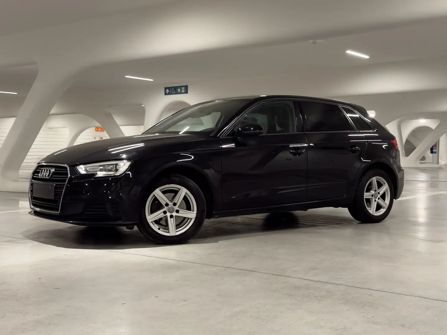 Audi A3 Sportback 1.6 TDi Business Edition S tronic Noir - 2