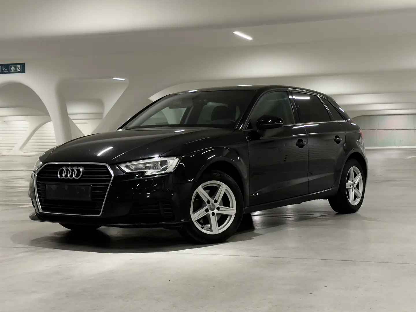 Audi A3 Sportback 1.6 TDi Business Edition S tronic Noir - 1