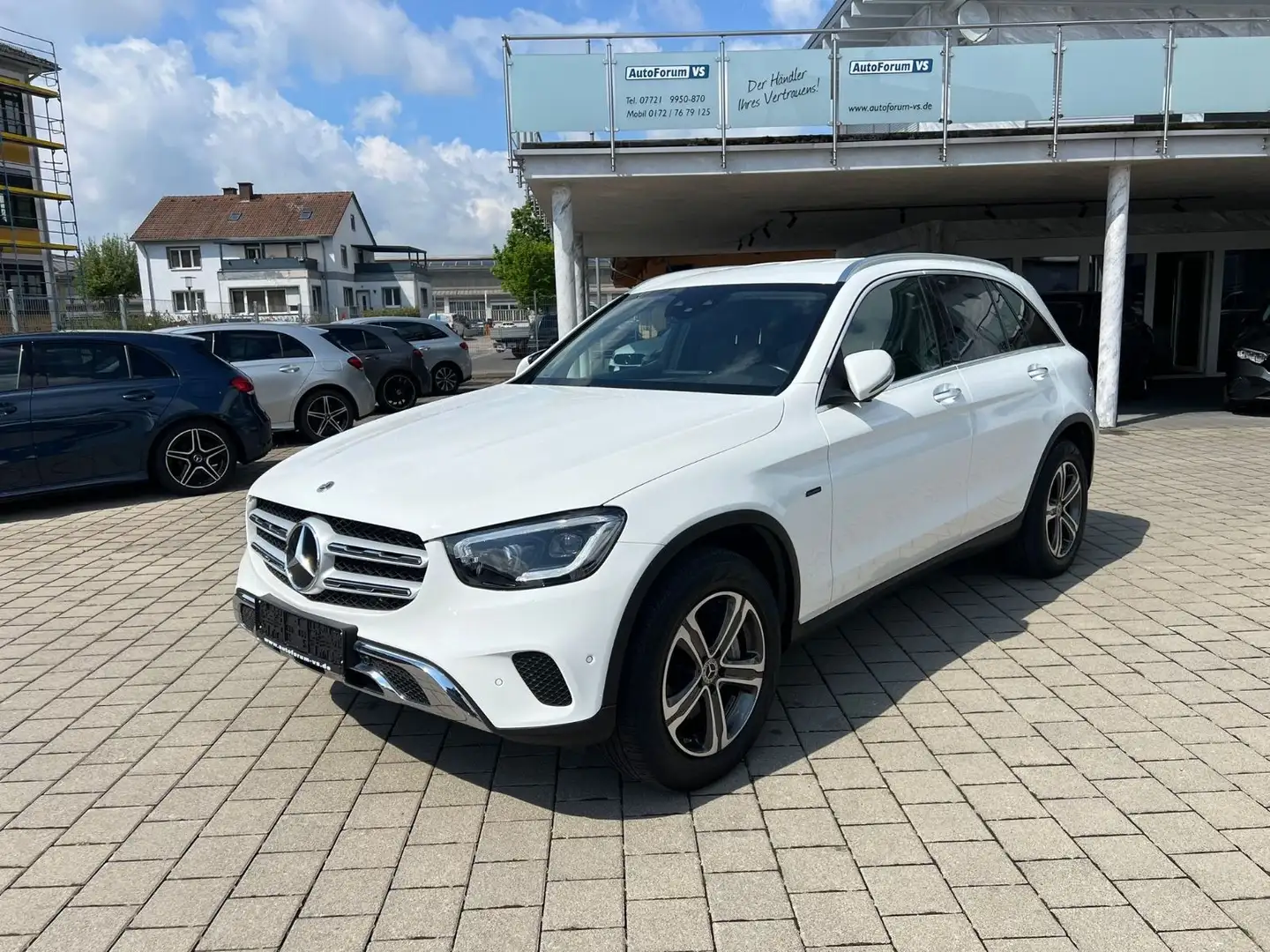 Mercedes-Benz GLC 300 e 4M*AMG*HUD*MBUX*Wide*RCAM*Ambi*AHK Wit - 2