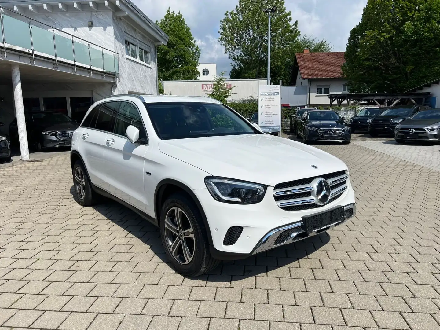 Mercedes-Benz GLC 300 e 4M*AMG*HUD*MBUX*Wide*RCAM*Ambi*AHK Wit - 1
