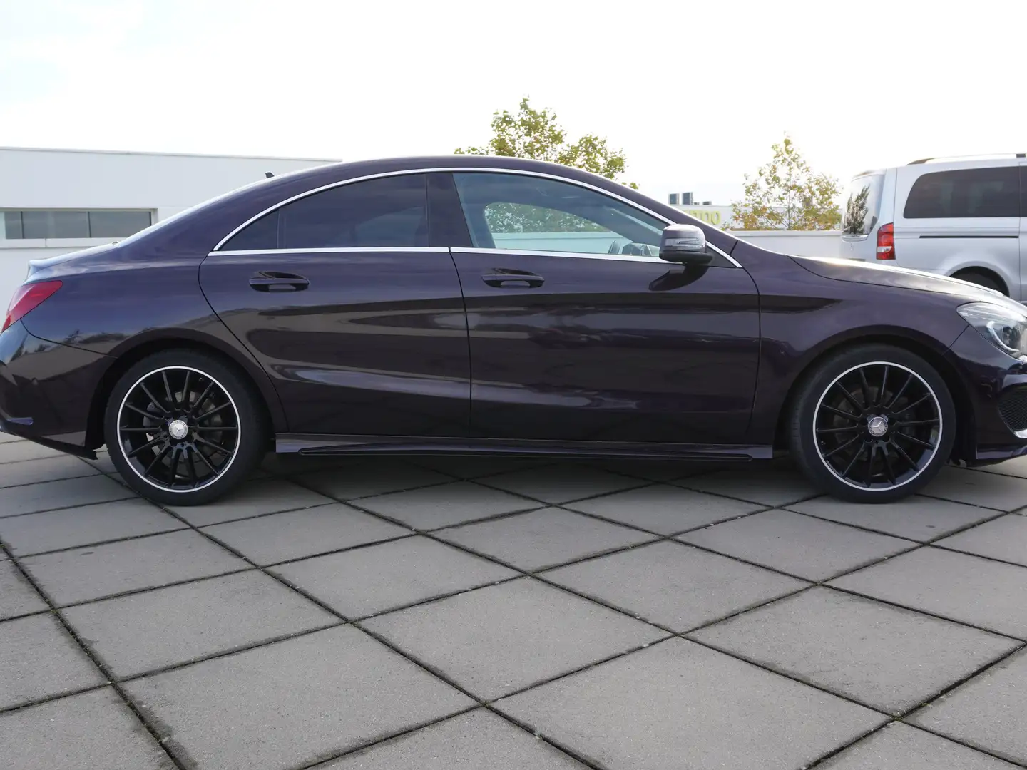 Mercedes-Benz CLA 180 AMG/18"/PANODAK/COLL PREVENT/ATTENTION ASSIST Paars - 2