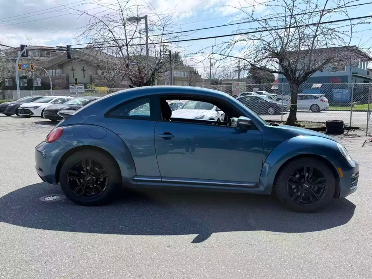 Volkswagen Beetle снимка Volkswagen Beetle