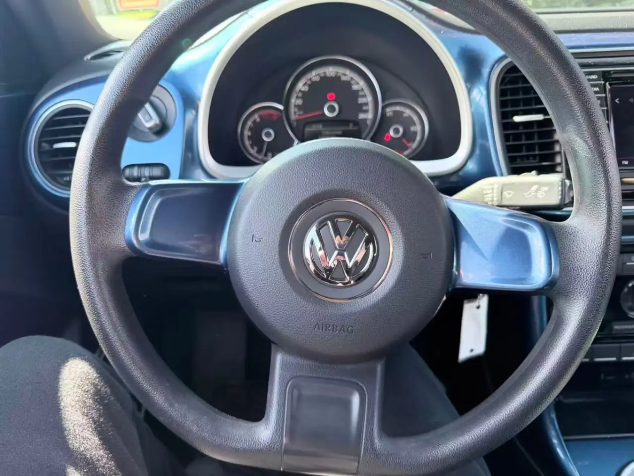 Volkswagen Beetle снимка Volkswagen Beetle