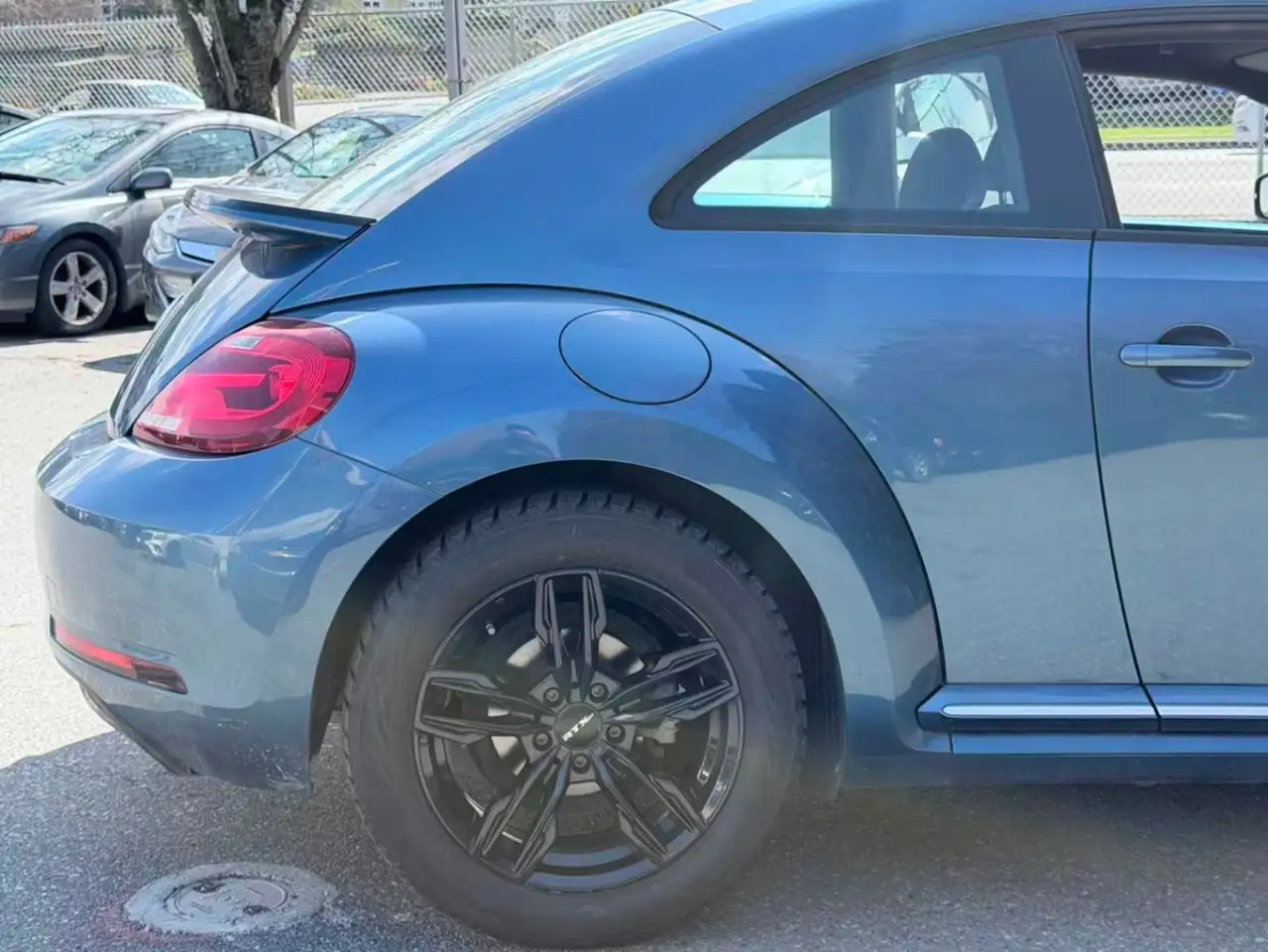 Volkswagen Beetle снимка Volkswagen Beetle