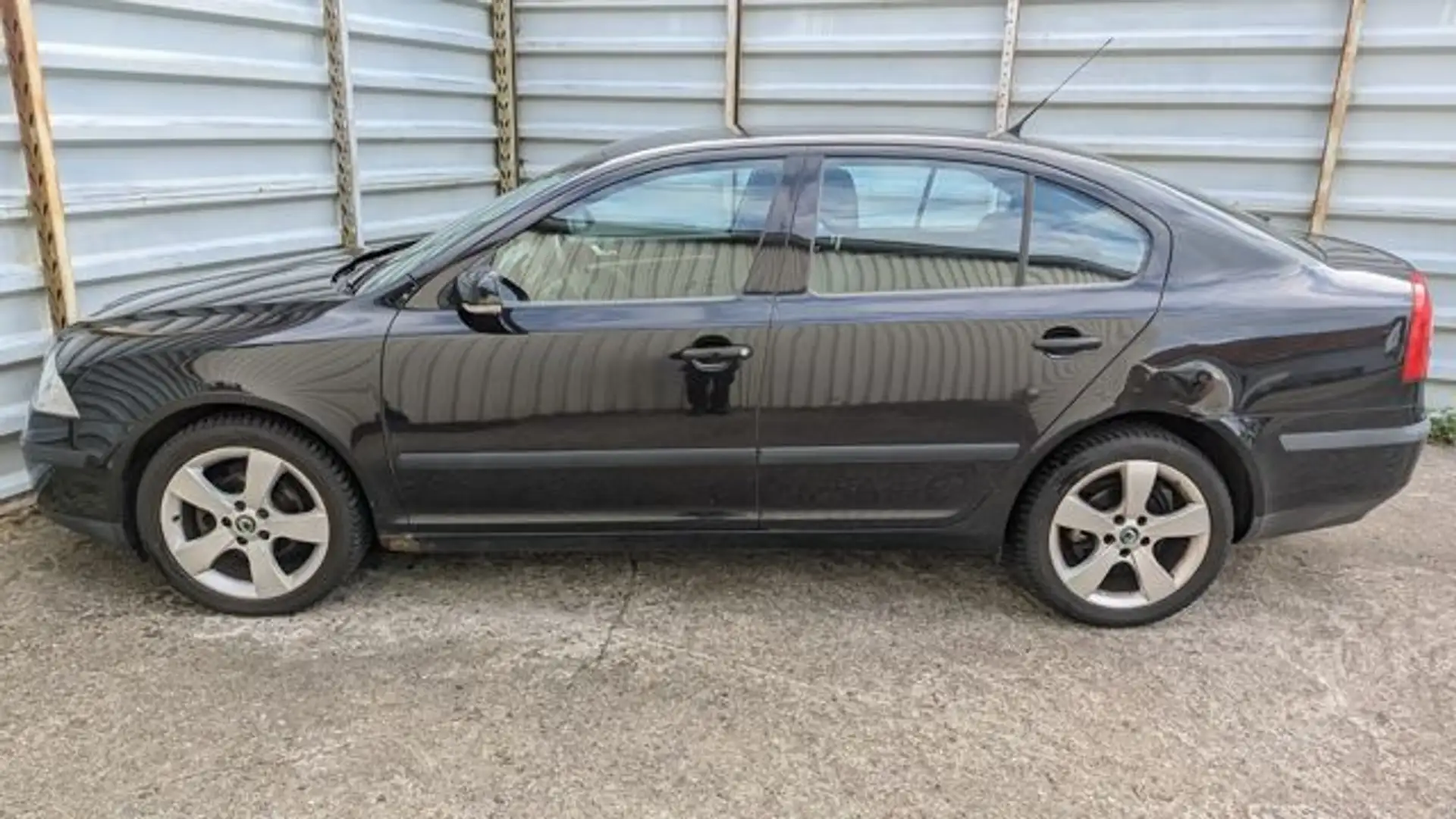 Skoda Octavia 1.6 FSI Lim.Elegance Schwarz - 2