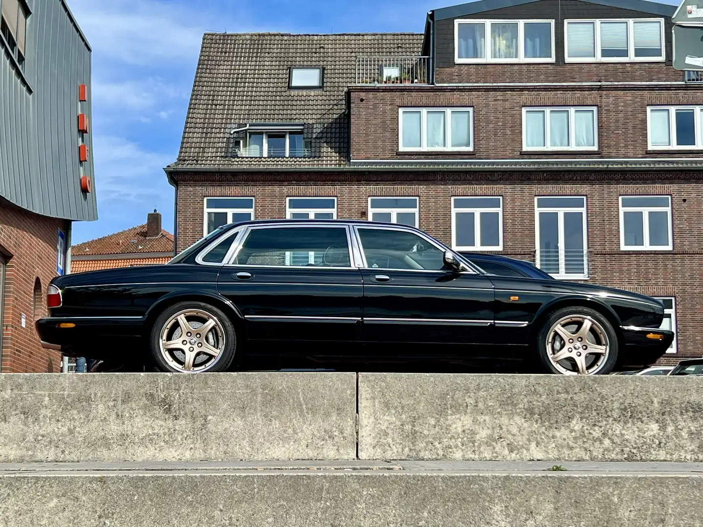 Daimler Super V8 4.0 Kompressor, LWB, X308, BBS HU 8/28 Schwarz - 1