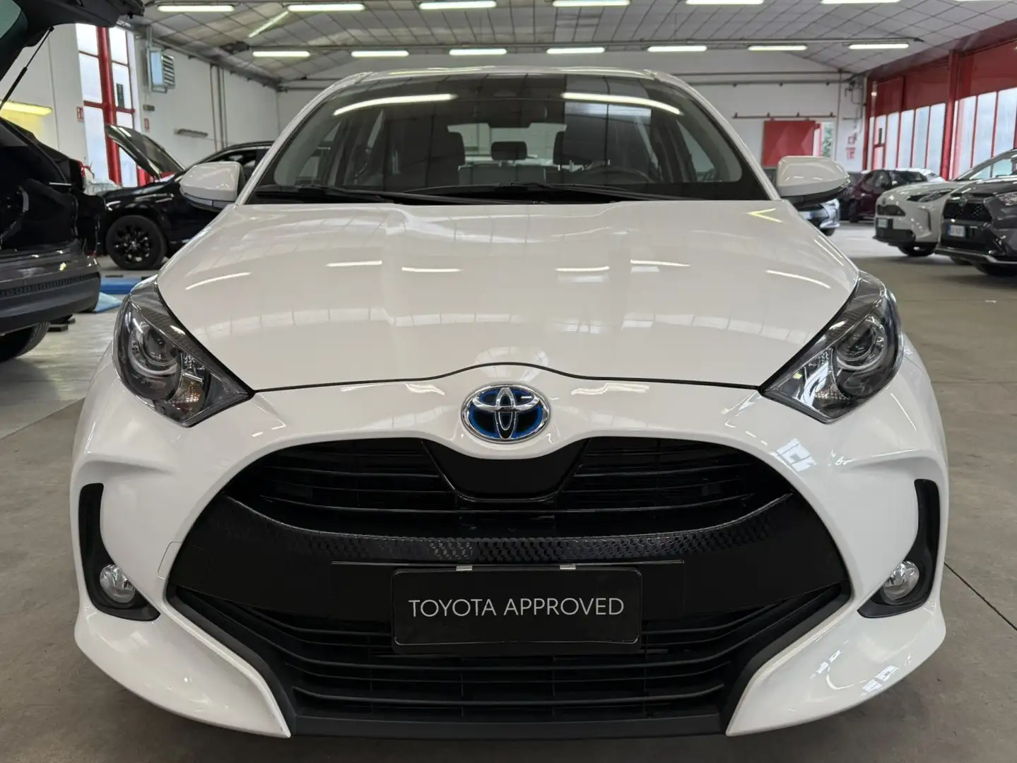 Toyota Yaris Yaris 1.5h Active Neopatentati Bianco - 2