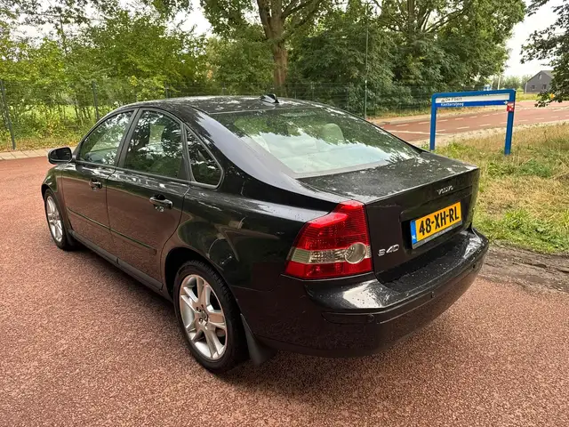 Volvo S40 view 4