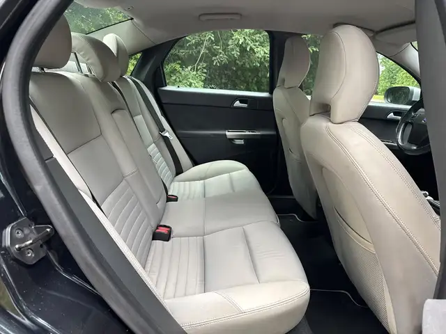 Volvo S40 view 13