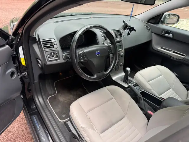 Volvo S40 view 10