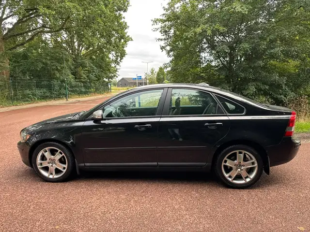 Volvo S40 view 3