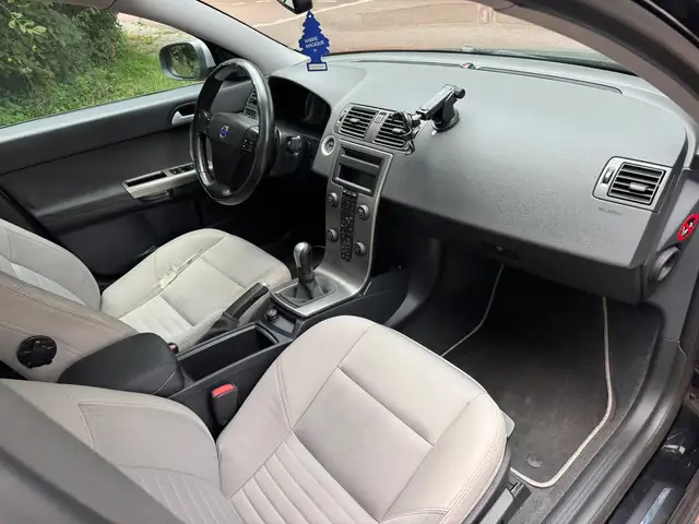Volvo S40 view 12
