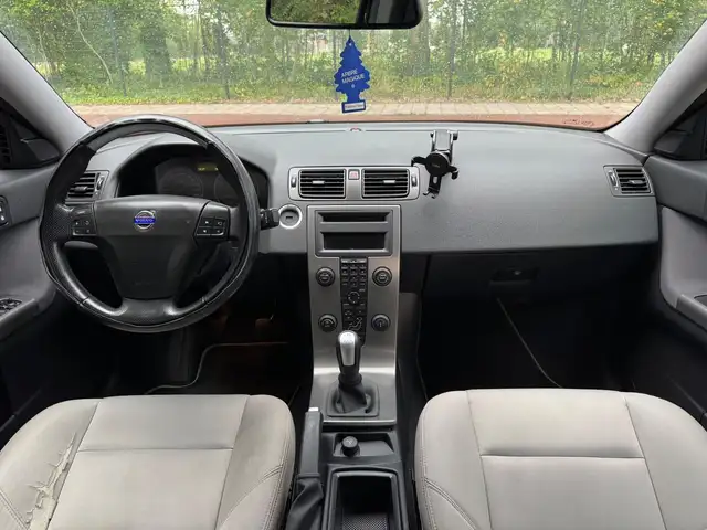 Volvo S40 view 11