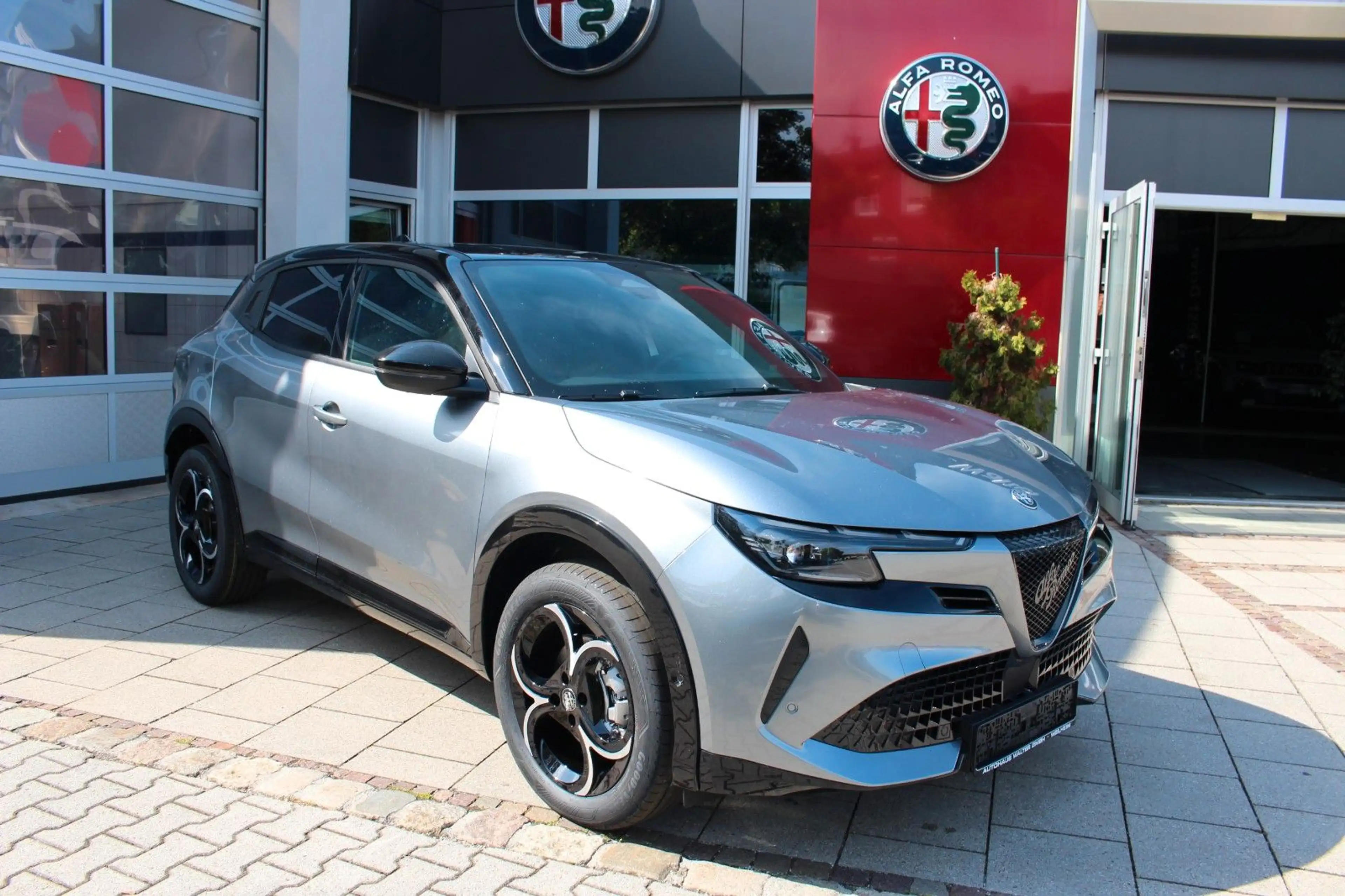 Alfa Romeo Junior Ibrida 1.2 VGT 48-Hybrid 107 kW Ti Q4 — photo 3