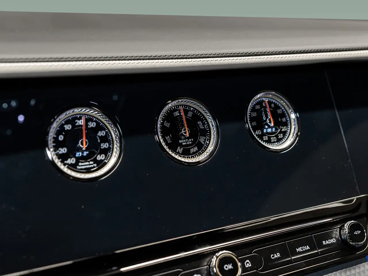 Bentley Continental GT 2026 — фото 12
