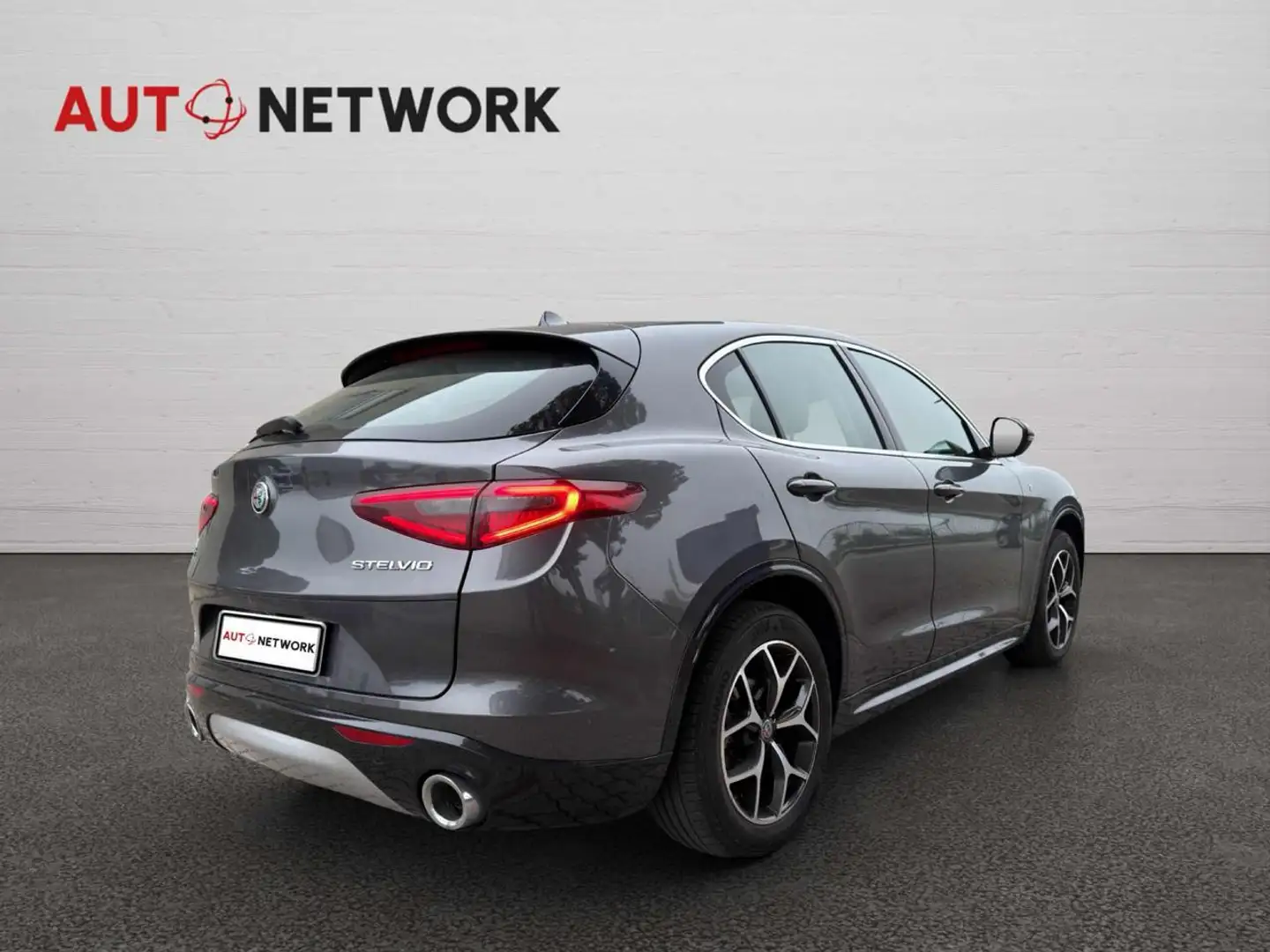 Alfa Romeo Stelvio 2.2 Turbodiesel 210 CV AT8 Q4 Ti Gris - 2