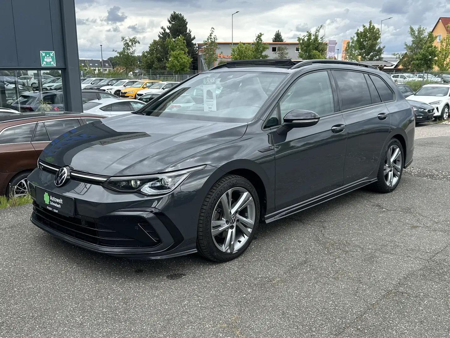 Volkswagen Golf Variant R-Line 1.5 TSI LED PANO KAMERA SHZ Grau - 2