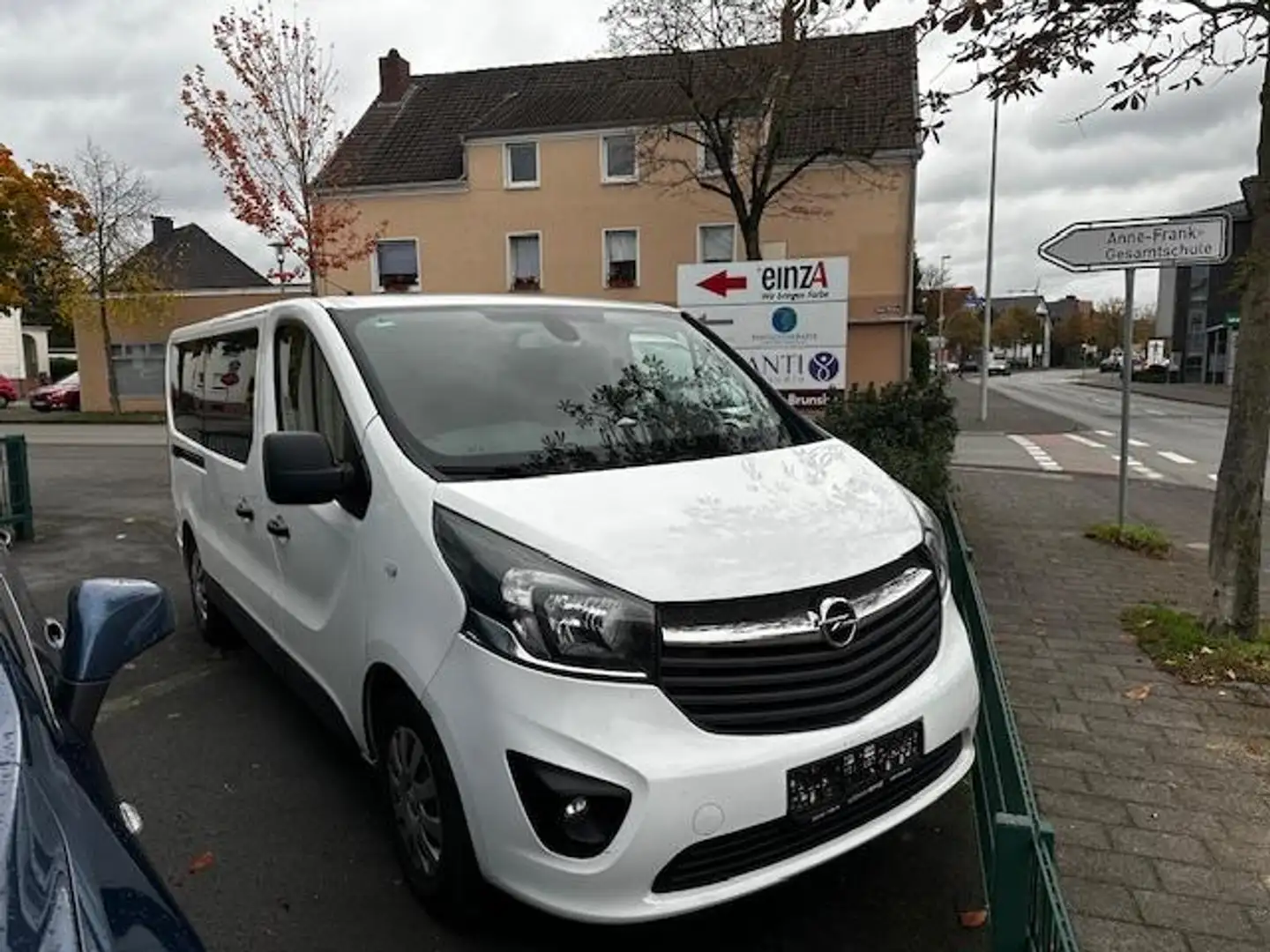Opel Vivaro 1.6 DCI L2 9 Sitzer Brandschaden Wit - 1