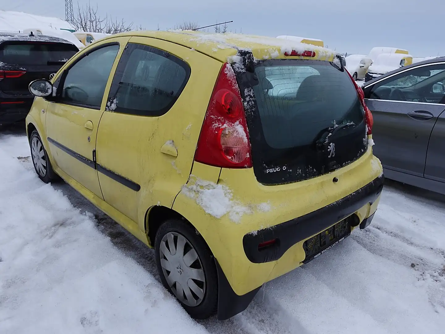 Peugeot 107 Junior 1,0 Gelb - 2