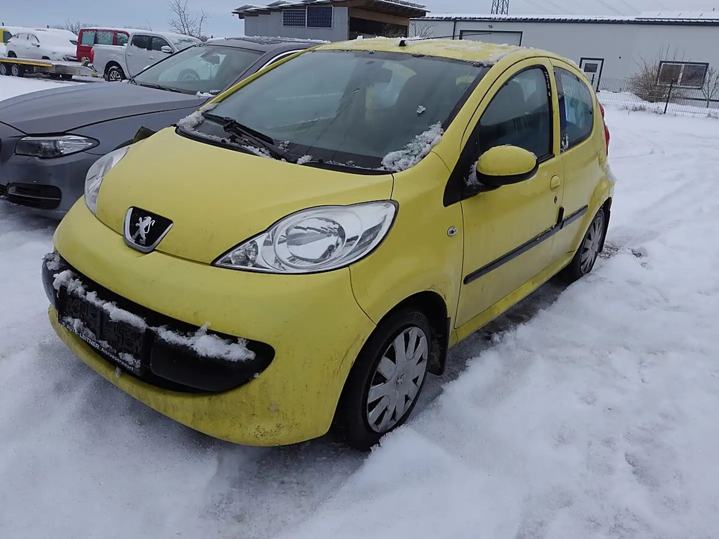 Peugeot 107 Junior 1,0 Gelb - 1