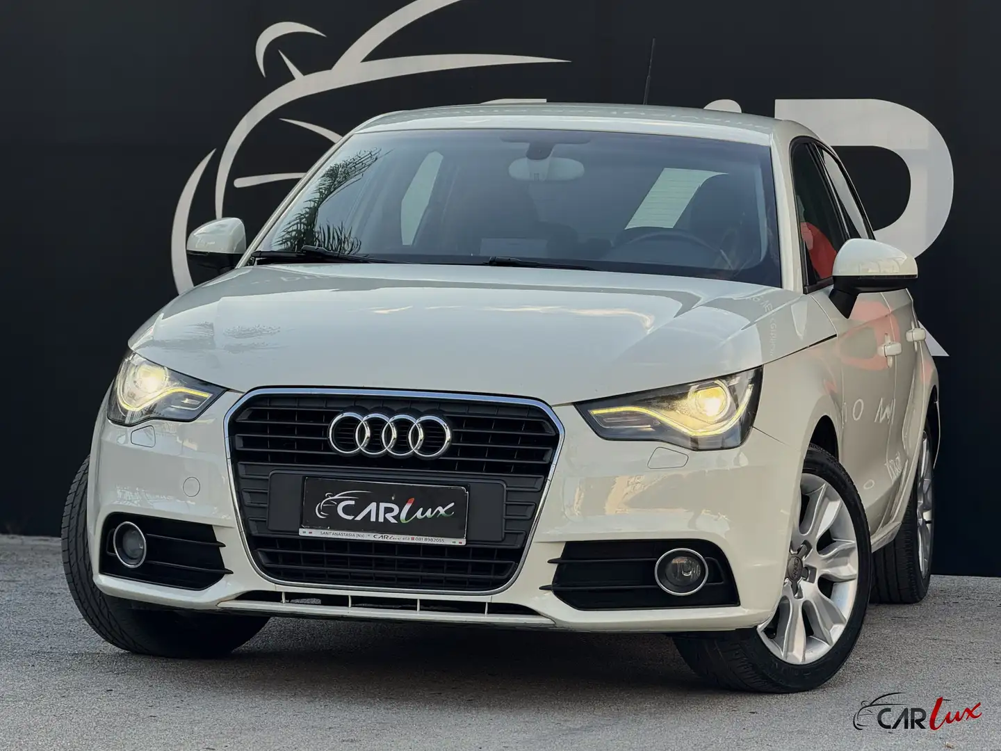 Audi A1 Sportback 1.6 TDI Ambition 105CV NAVI LED Blanco - 1