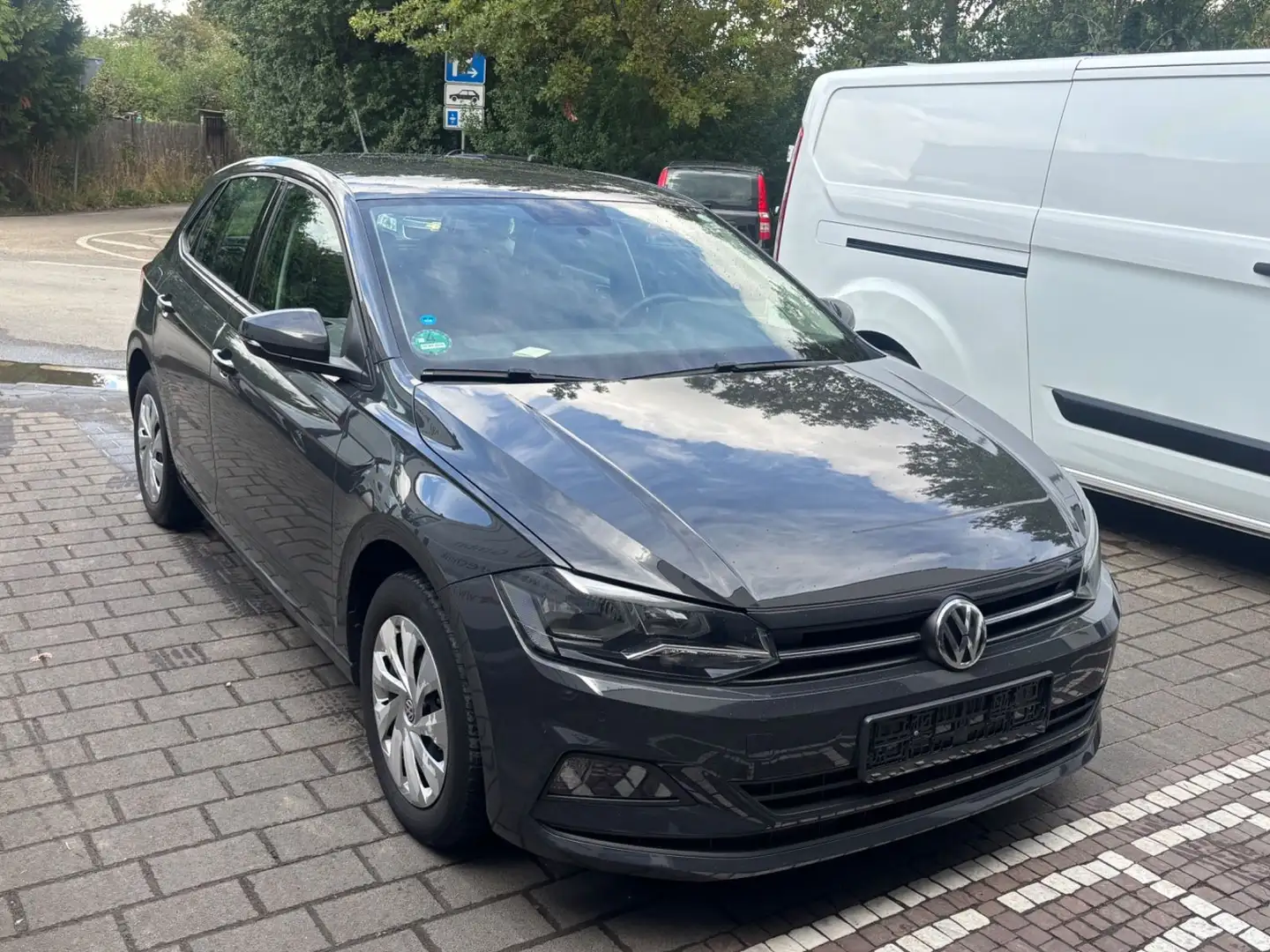Volkswagen Polo VI Comfortline Grau - 1